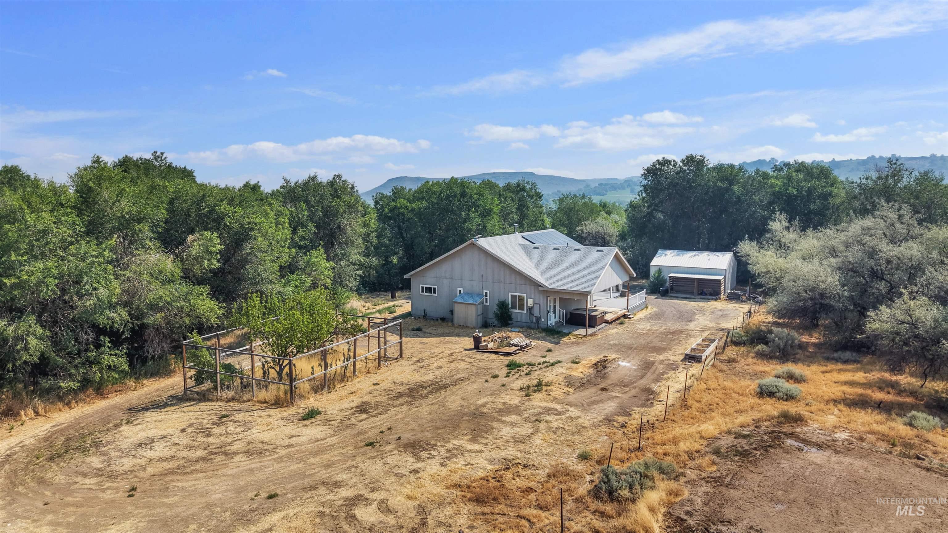 4301 Carter Pack Rd, Buhl, Idaho 83316, 3 Bedrooms, 2 Bathrooms, Residential For Sale, Price $495,000,MLS 98998397