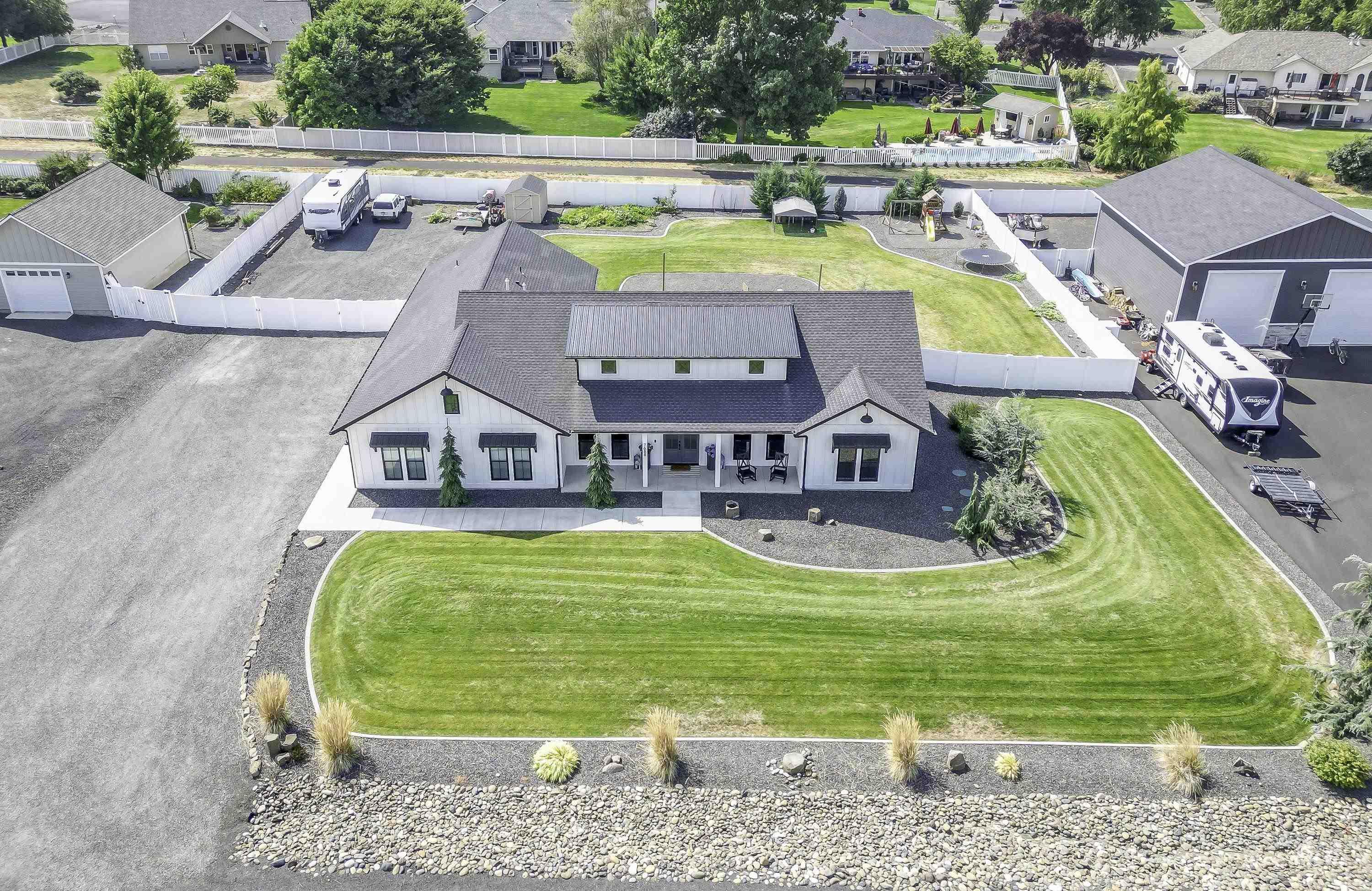 7688 Paddock Lane, Lewiston, Idaho 83501, 4 Bedrooms, 2.5 Bathrooms, Residential For Sale, Price $949,900,MLS 98998399