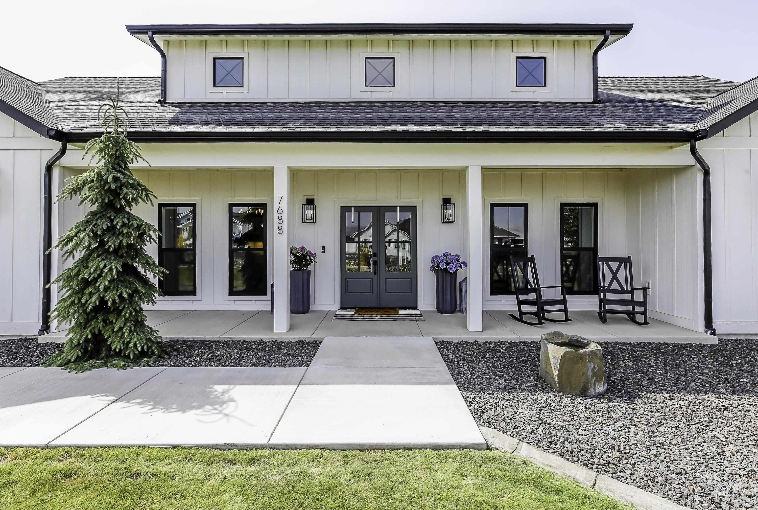 7688 Paddock Lane, Lewiston, Idaho 83501, 4 Bedrooms, 2.5 Bathrooms, Residential For Sale, Price $949,900,MLS 98998399