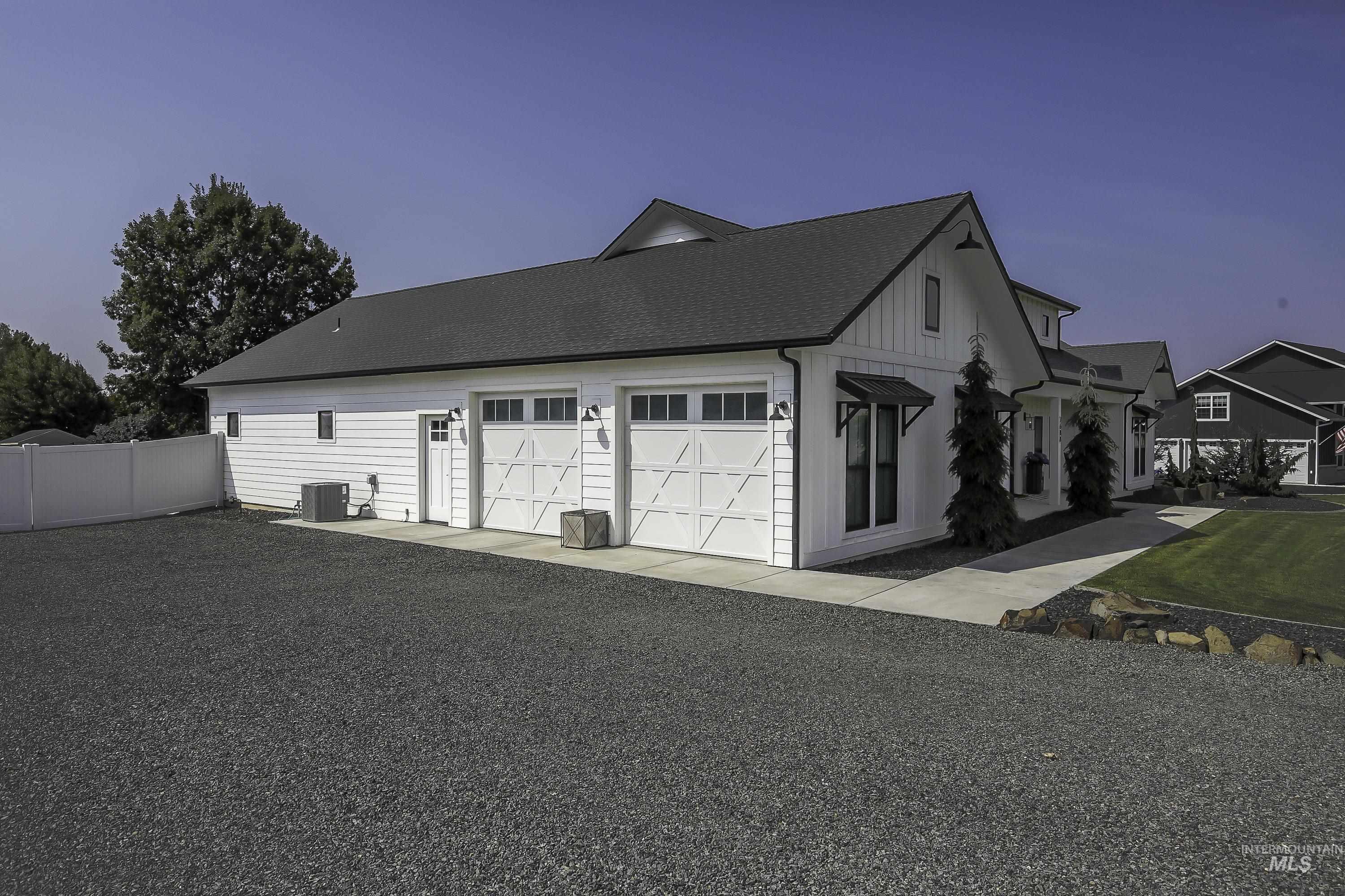 7688 Paddock Lane, Lewiston, Idaho 83501, 4 Bedrooms, 2.5 Bathrooms, Residential For Sale, Price $949,900,MLS 98998399