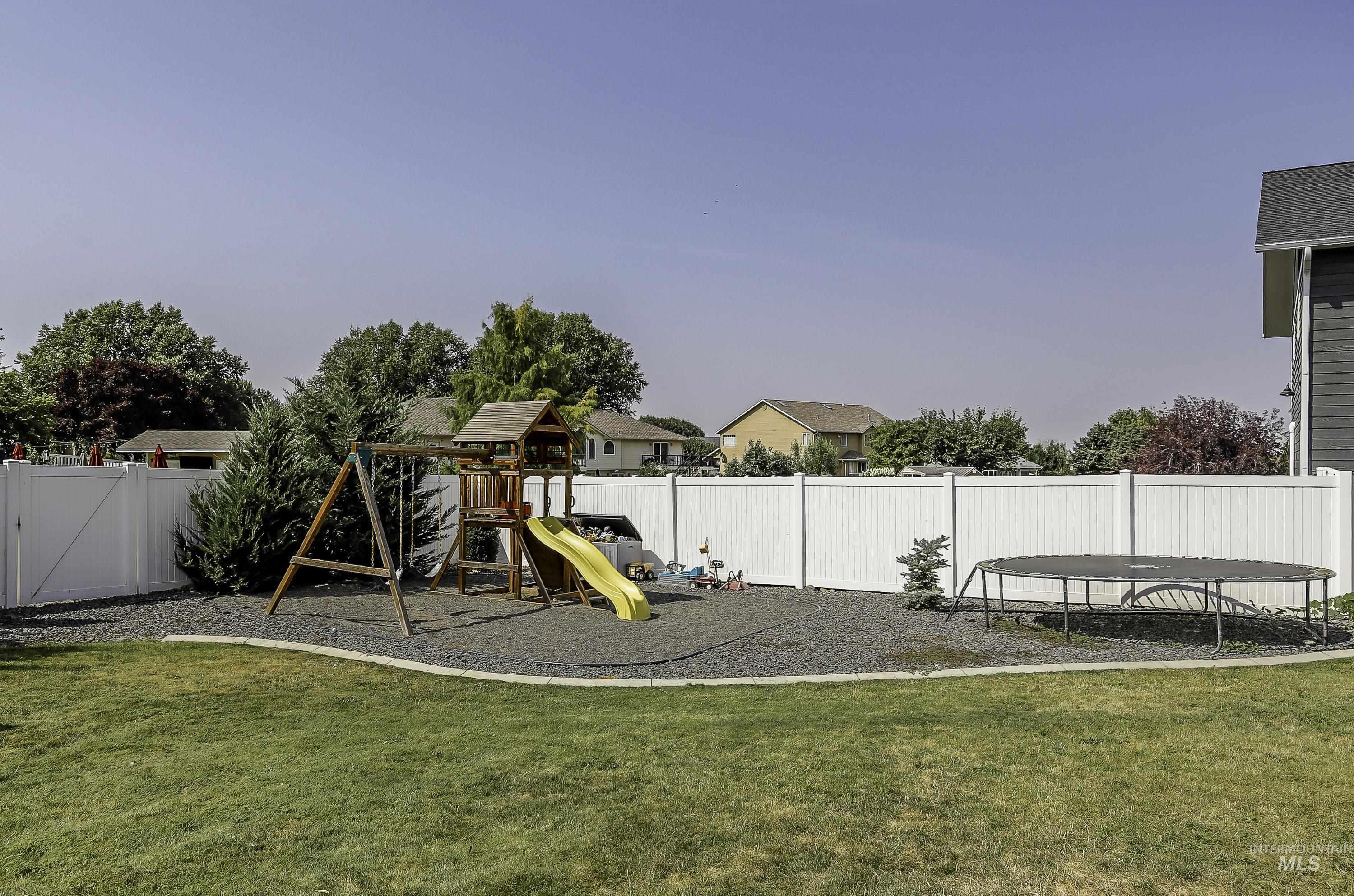 7688 Paddock Lane, Lewiston, Idaho 83501, 4 Bedrooms, 2.5 Bathrooms, Residential For Sale, Price $949,900,MLS 98998399