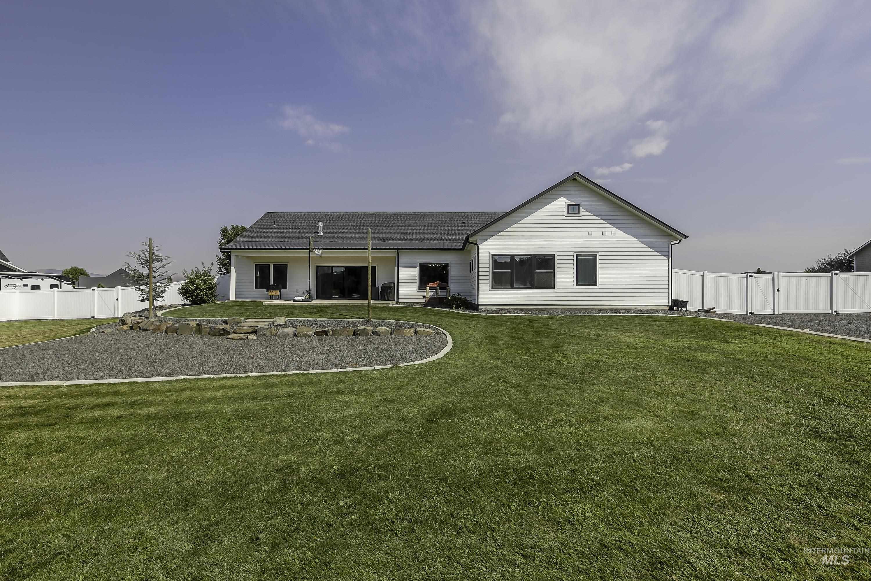 7688 Paddock Lane, Lewiston, Idaho 83501, 4 Bedrooms, 2.5 Bathrooms, Residential For Sale, Price $949,900,MLS 98998399