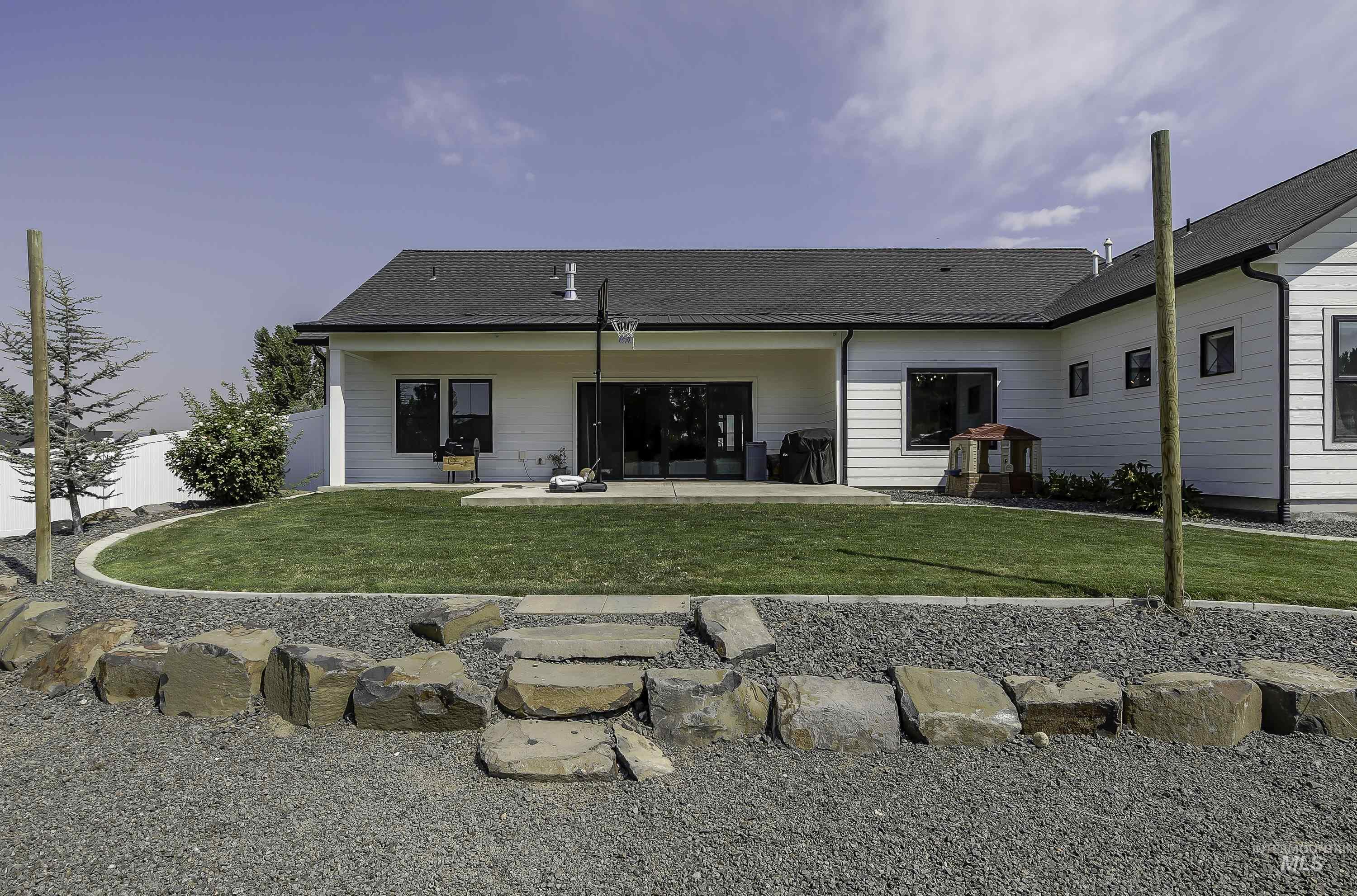 7688 Paddock Lane, Lewiston, Idaho 83501, 4 Bedrooms, 2.5 Bathrooms, Residential For Sale, Price $949,900,MLS 98998399