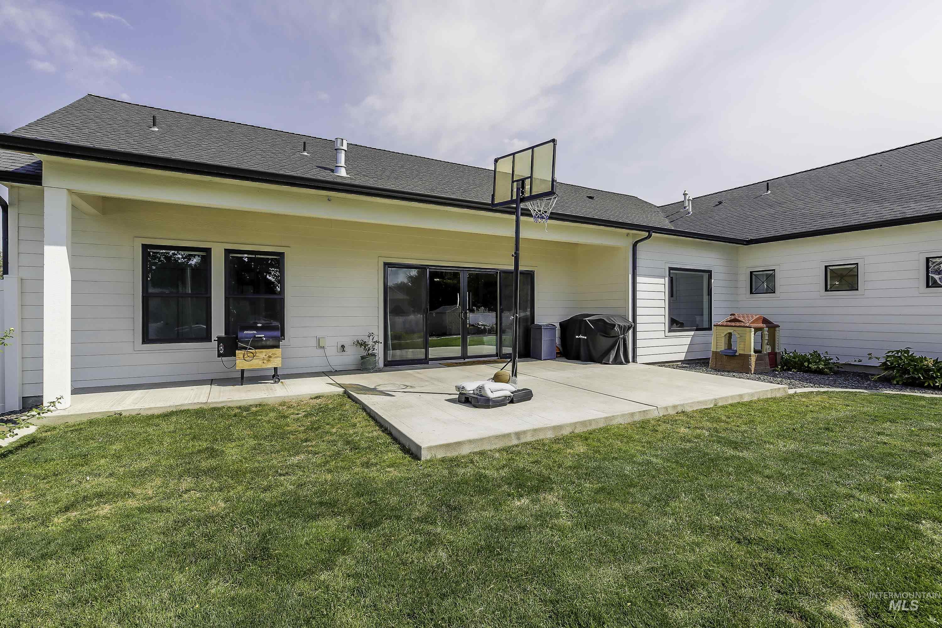 7688 Paddock Lane, Lewiston, Idaho 83501, 4 Bedrooms, 2.5 Bathrooms, Residential For Sale, Price $949,900,MLS 98998399