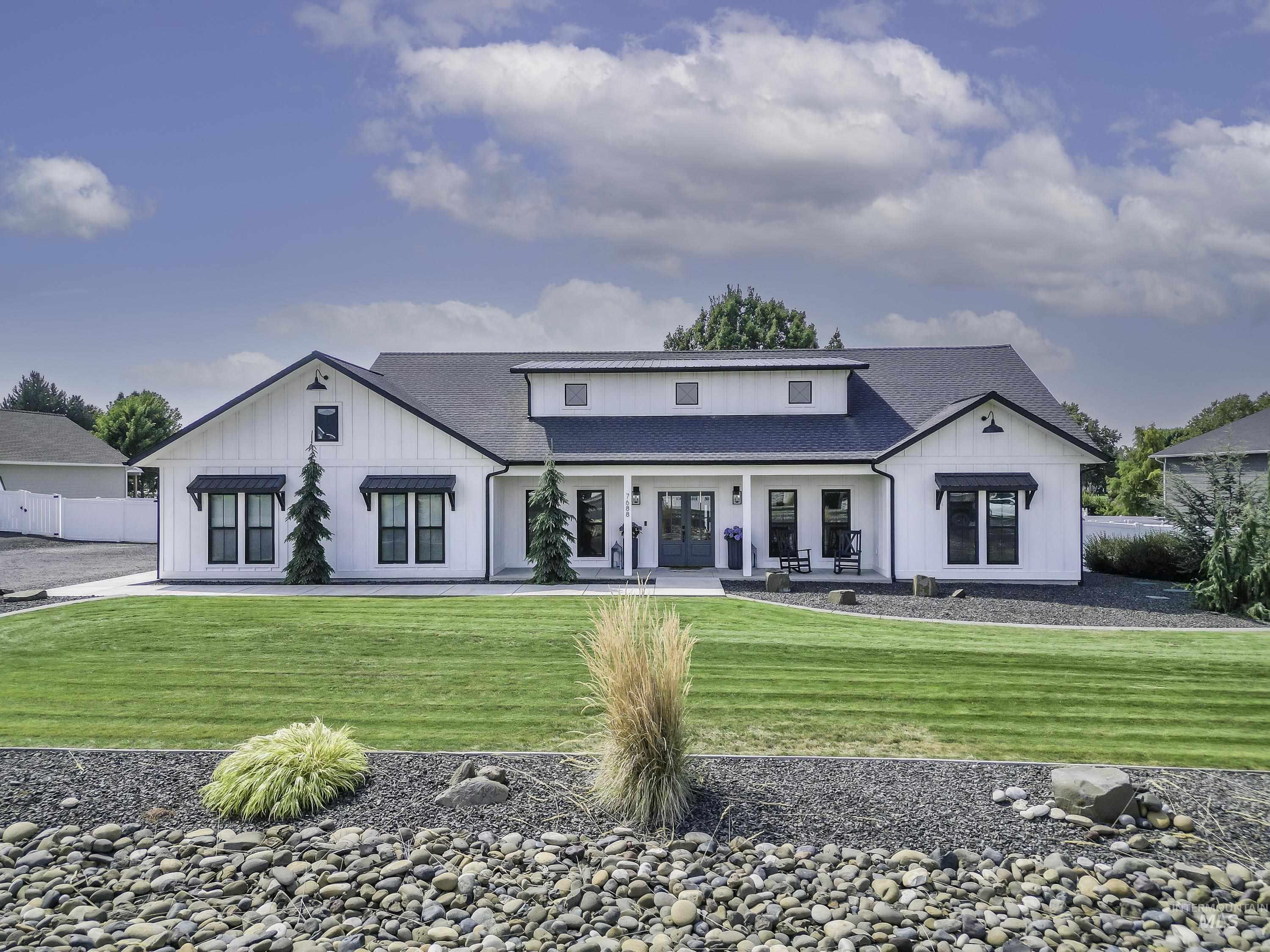 7688 Paddock Lane, Lewiston, Idaho 83501, 4 Bedrooms, 2.5 Bathrooms, Residential For Sale, Price $949,900,MLS 98998399