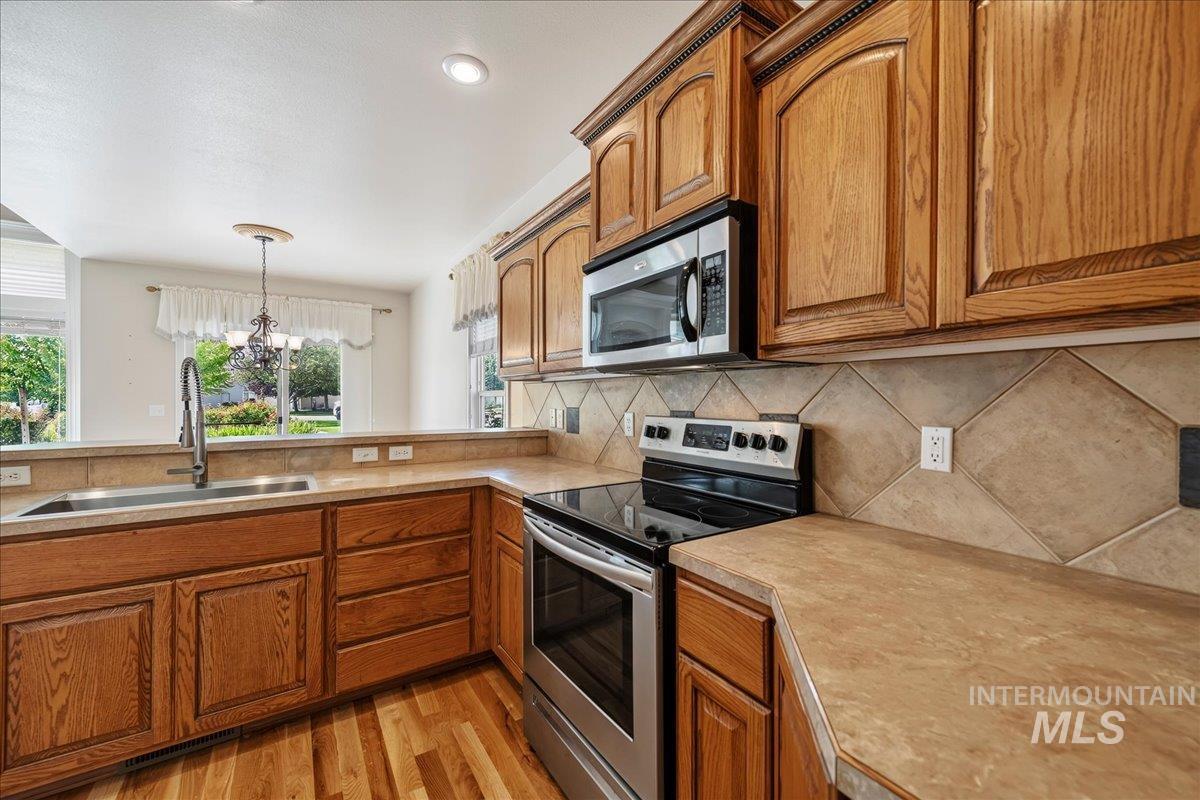 507 W. Briar Hill, Nampa, Idaho 83686, 3 Bedrooms, 2 Bathrooms, Residential For Sale, Price $447,000,MLS 98998403