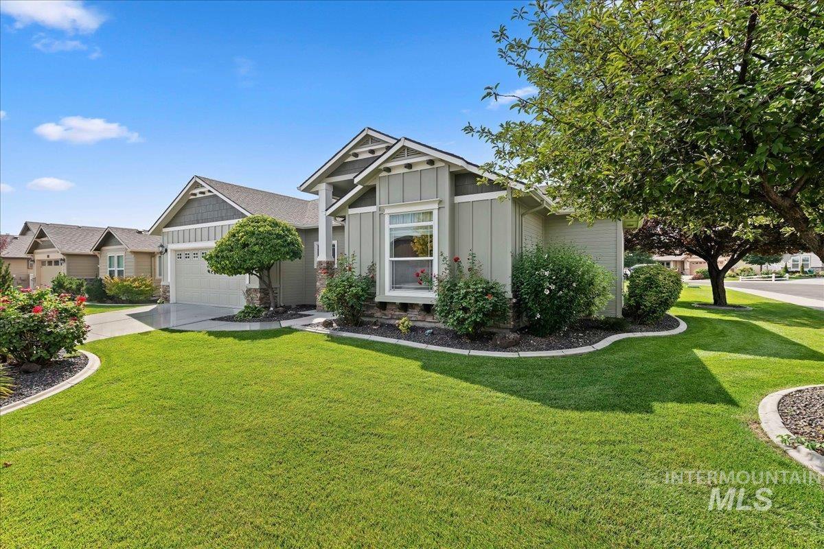 507 W. Briar Hill, Nampa, Idaho 83686, 3 Bedrooms, 2 Bathrooms, Residential For Sale, Price $447,000,MLS 98998403