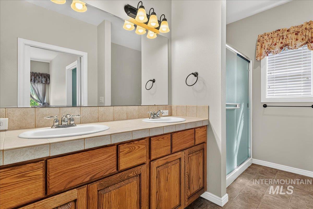 507 W. Briar Hill, Nampa, Idaho 83686, 3 Bedrooms, 2 Bathrooms, Residential For Sale, Price $447,000,MLS 98998403
