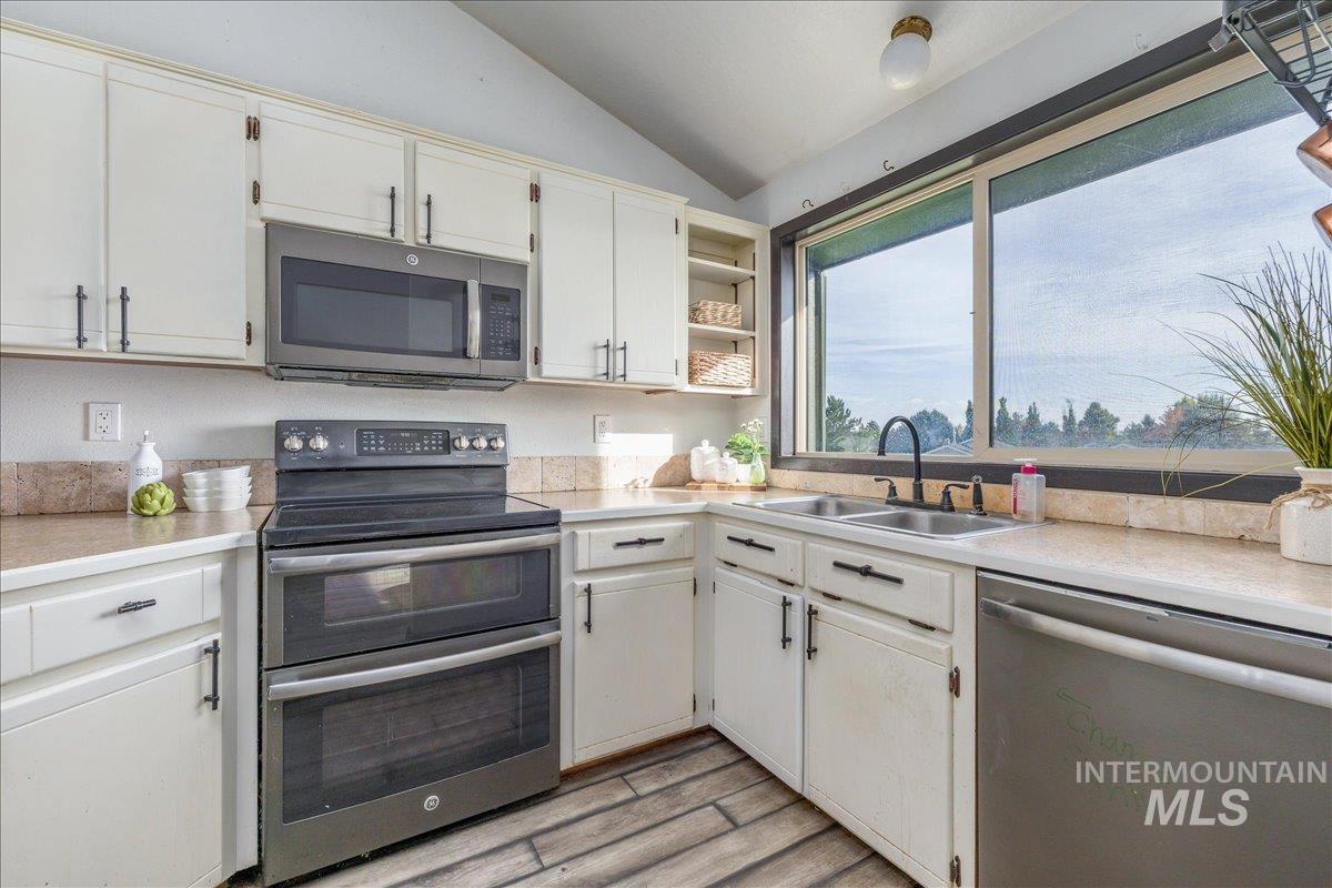 721 Parkside Way, Nampa, Idaho 83686, 3 Bedrooms, 2.5 Bathrooms, Residential For Sale, Price $385,000, 98998405