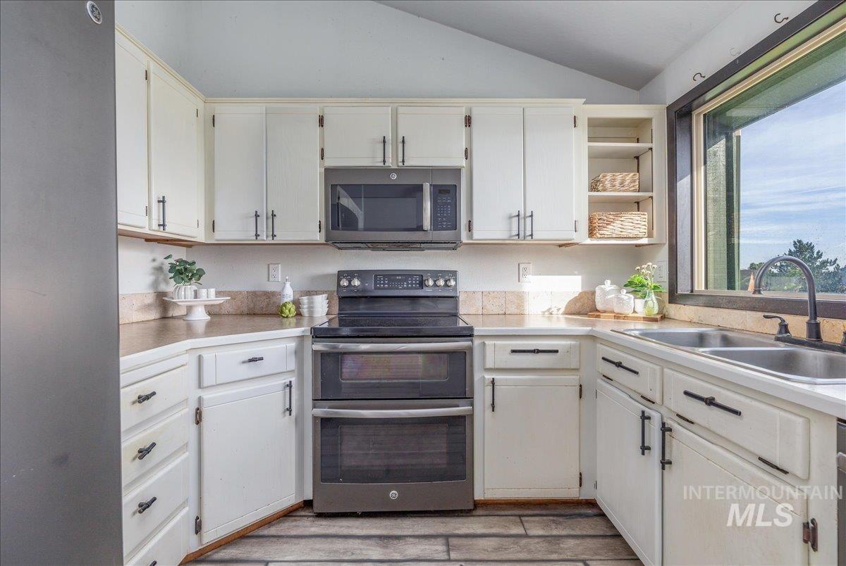 721 Parkside Way, Nampa, Idaho 83686, 3 Bedrooms, 2.5 Bathrooms, Residential For Sale, Price $385,000, 98998405