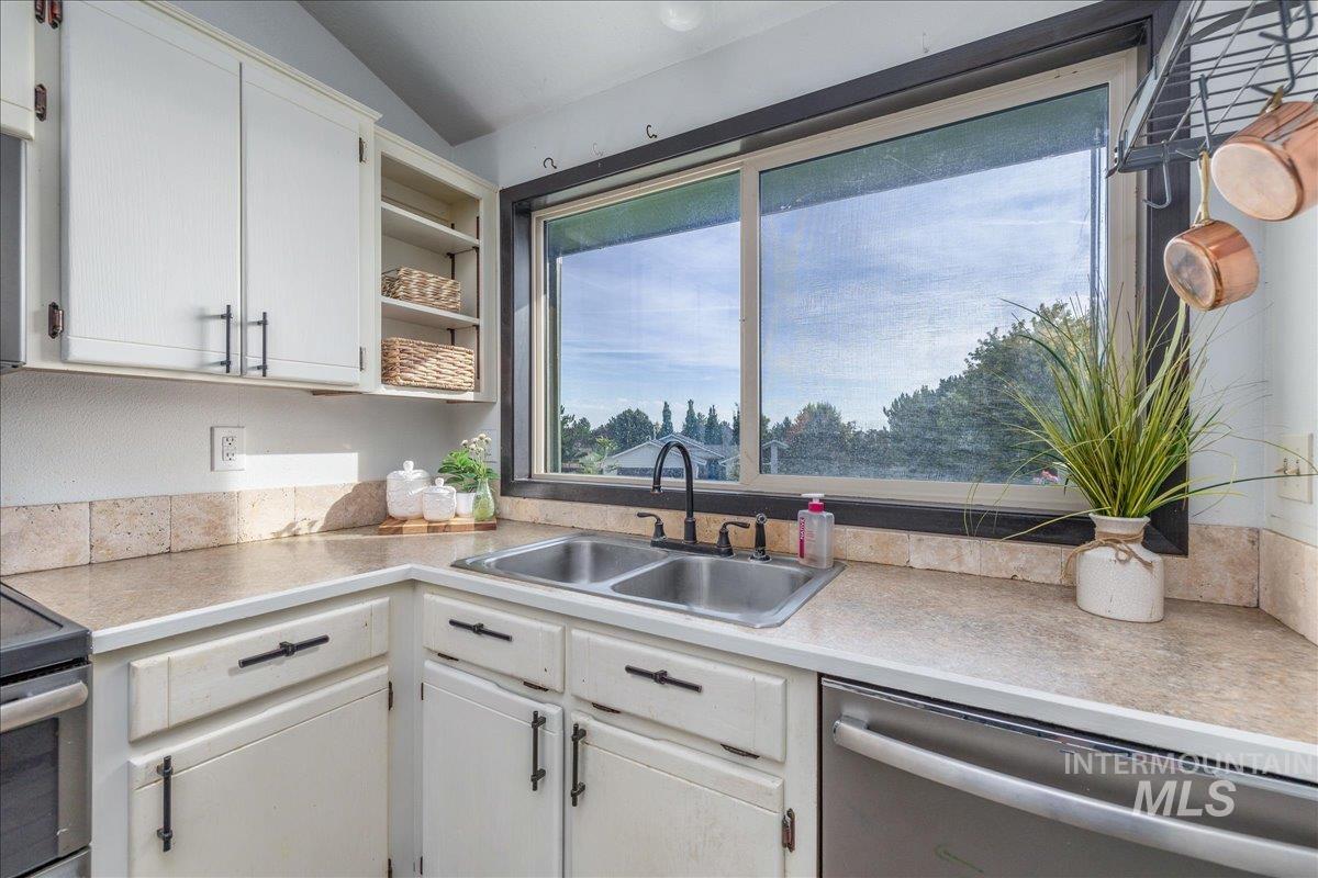 721 Parkside Way, Nampa, Idaho 83686, 3 Bedrooms, 2.5 Bathrooms, Residential For Sale, Price $385,000, 98998405