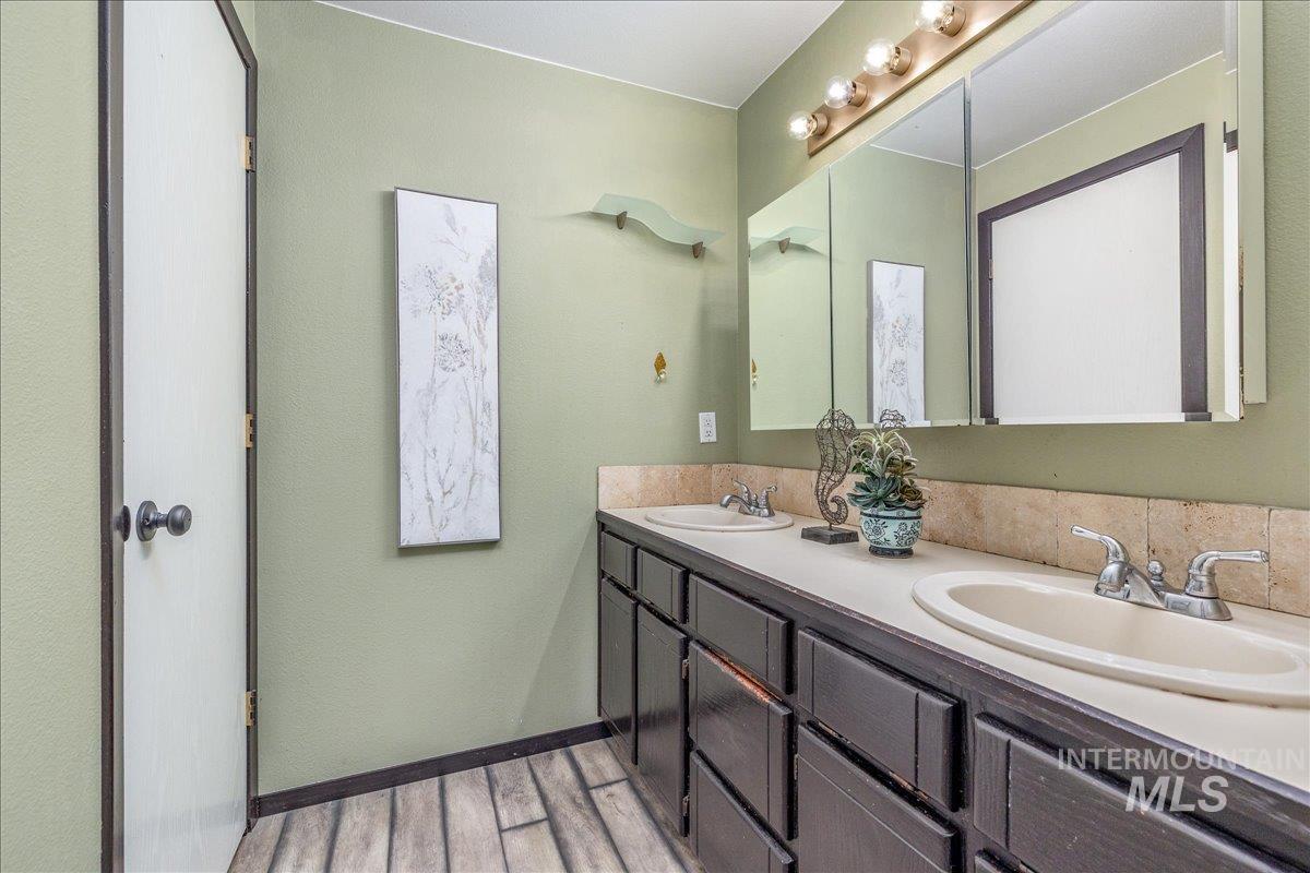 721 Parkside Way, Nampa, Idaho 83686, 3 Bedrooms, 2.5 Bathrooms, Residential For Sale, Price $385,000, 98998405