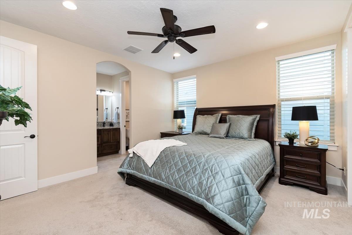 5945 W Beaufort Street, Boise, Idaho 83714, 4 Bedrooms, 2.5 Bathrooms, Residential For Sale, Price $575,000,MLS 98998407