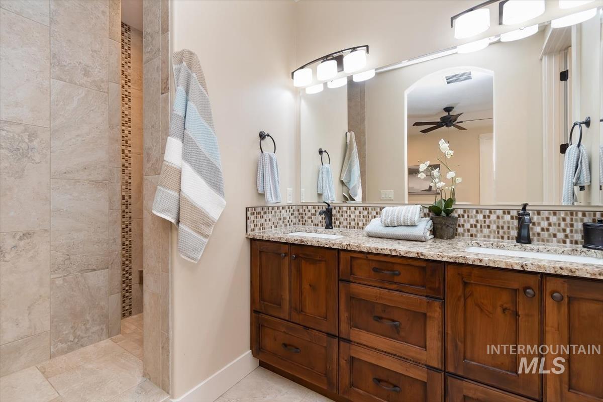 5945 W Beaufort Street, Boise, Idaho 83714, 4 Bedrooms, 2.5 Bathrooms, Residential For Sale, Price $575,000,MLS 98998407
