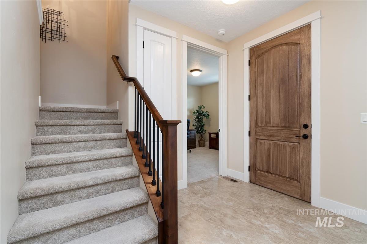 5945 W Beaufort Street, Boise, Idaho 83714, 4 Bedrooms, 2.5 Bathrooms, Residential For Sale, Price $575,000,MLS 98998407