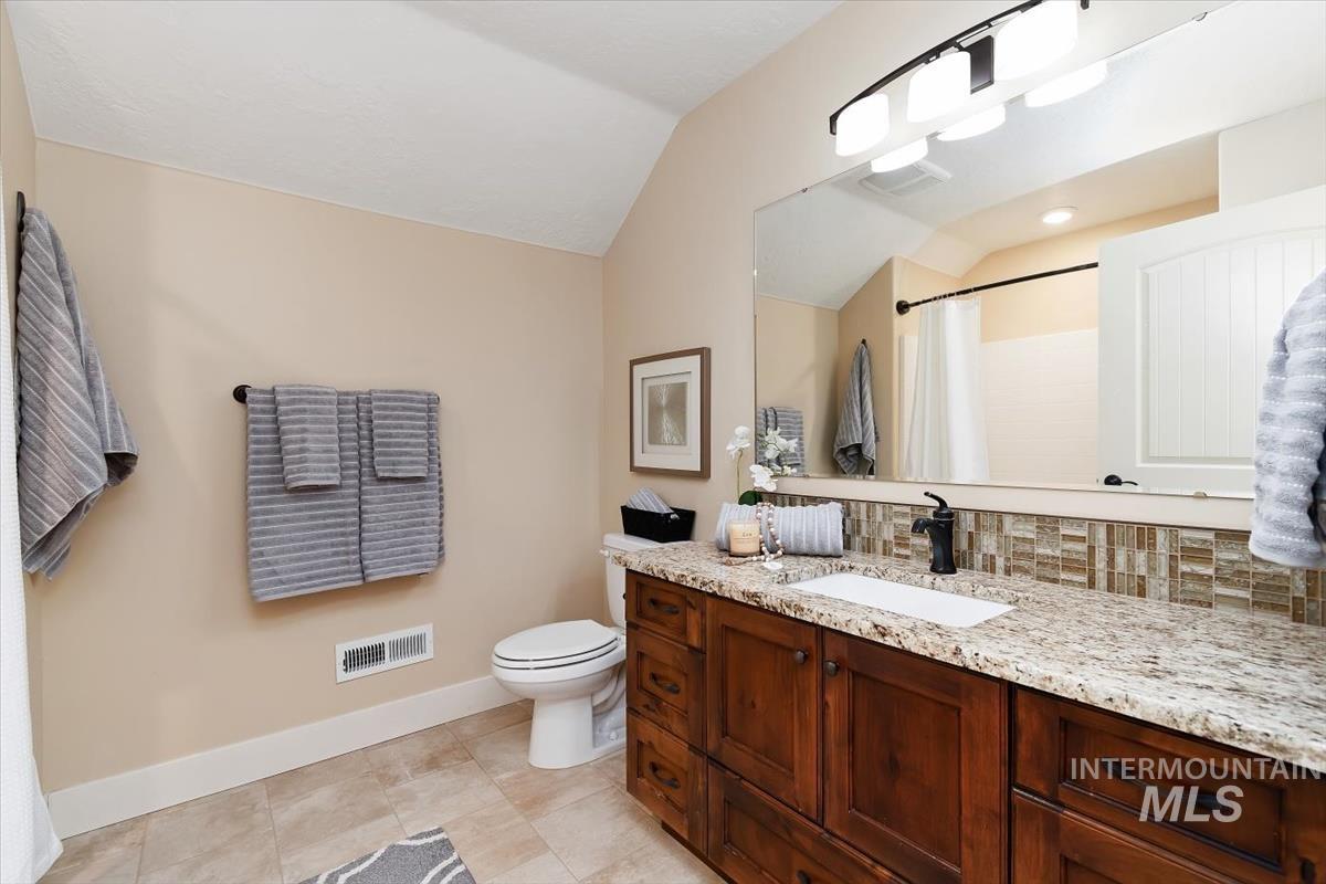 5945 W Beaufort Street, Boise, Idaho 83714, 4 Bedrooms, 2.5 Bathrooms, Residential For Sale, Price $575,000,MLS 98998407