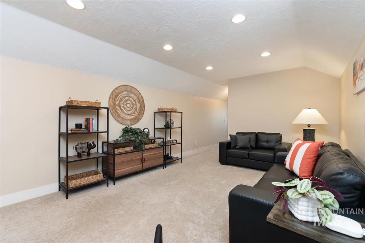 5945 W Beaufort Street, Boise, Idaho 83714, 4 Bedrooms, 2.5 Bathrooms, Residential For Sale, Price $575,000,MLS 98998407