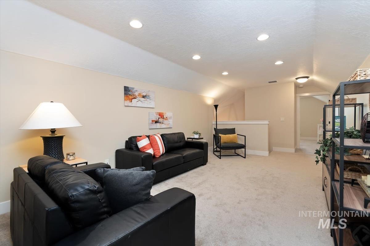 5945 W Beaufort Street, Boise, Idaho 83714, 4 Bedrooms, 2.5 Bathrooms, Residential For Sale, Price $575,000,MLS 98998407