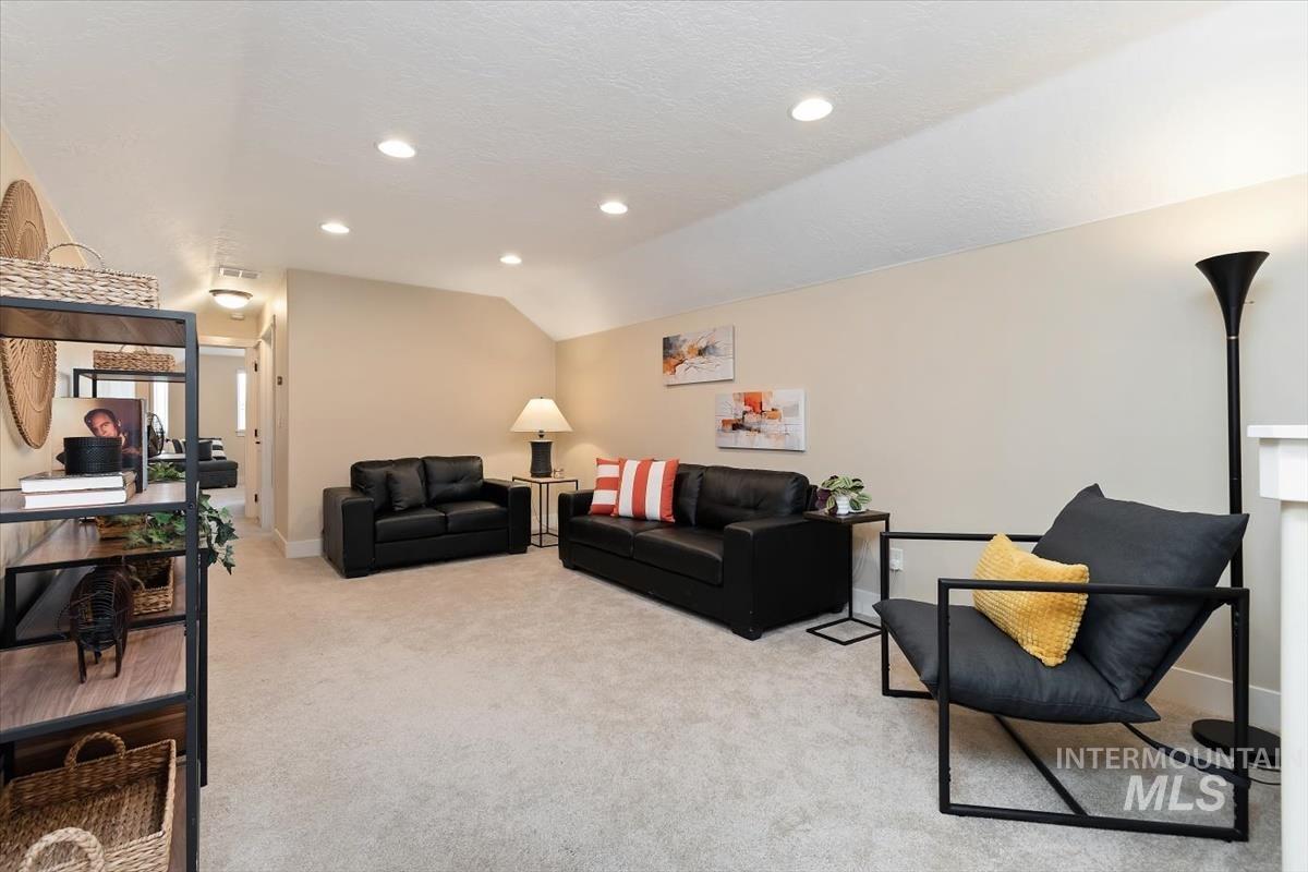 5945 W Beaufort Street, Boise, Idaho 83714, 4 Bedrooms, 2.5 Bathrooms, Residential For Sale, Price $575,000,MLS 98998407