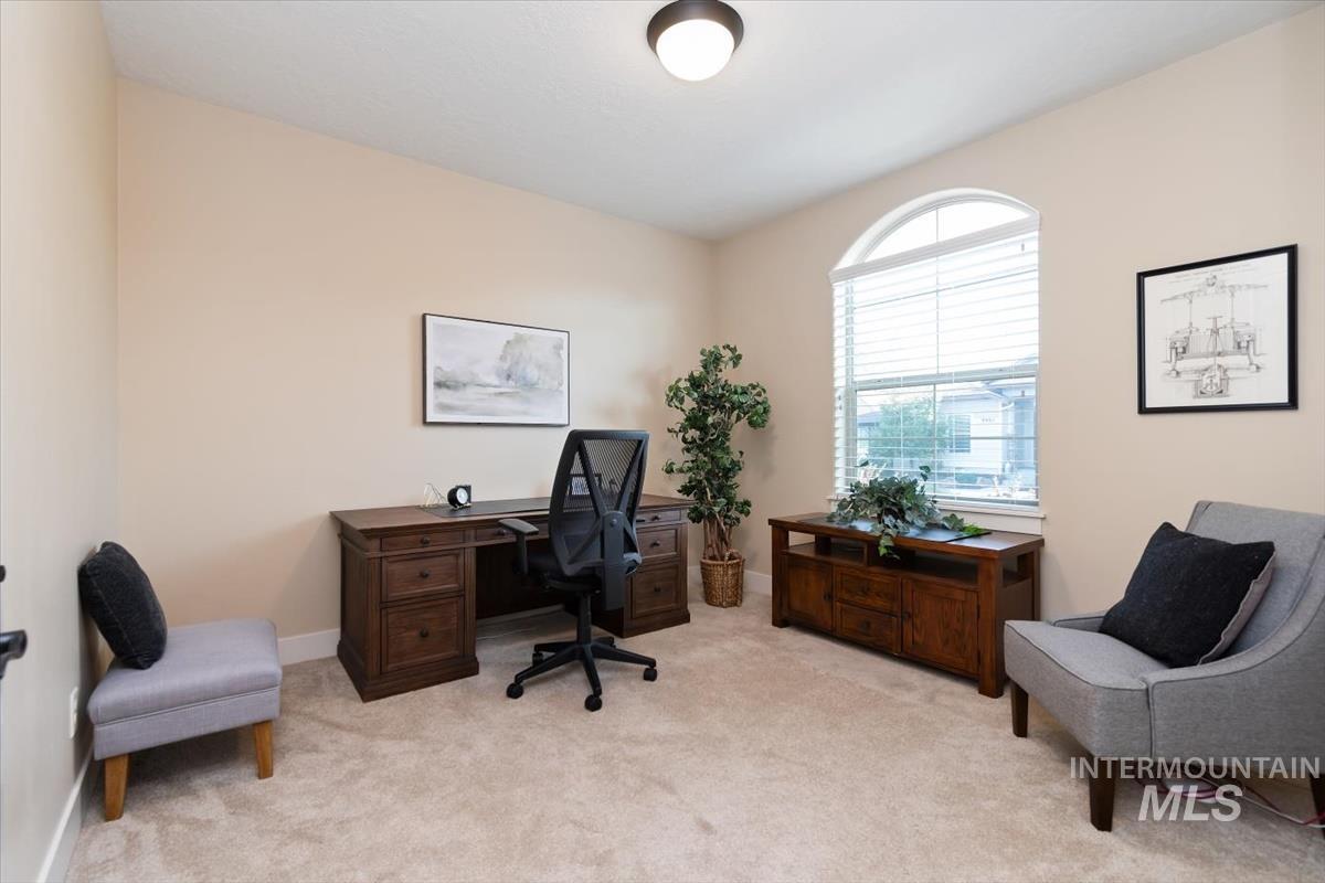 5945 W Beaufort Street, Boise, Idaho 83714, 4 Bedrooms, 2.5 Bathrooms, Residential For Sale, Price $575,000,MLS 98998407