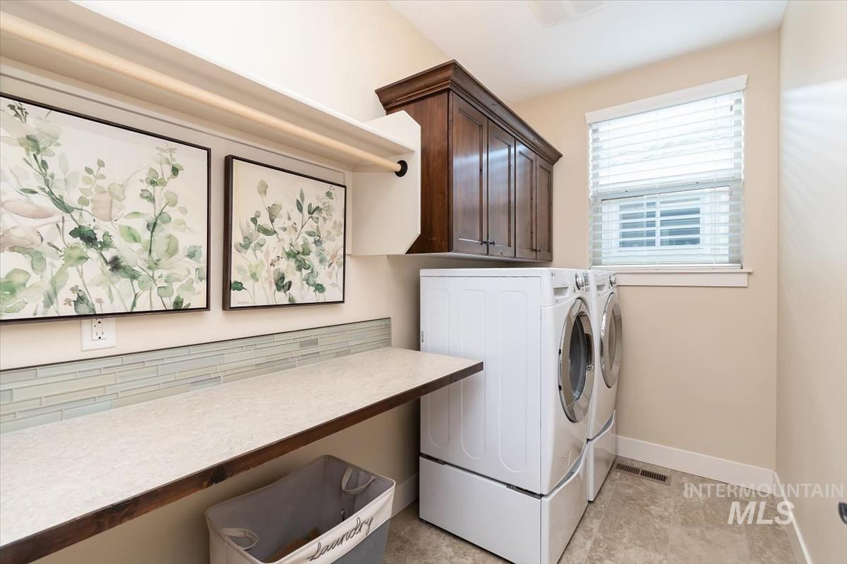 5945 W Beaufort Street, Boise, Idaho 83714, 4 Bedrooms, 2.5 Bathrooms, Residential For Sale, Price $575,000,MLS 98998407