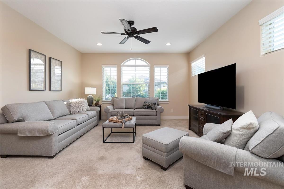 5945 W Beaufort Street, Boise, Idaho 83714, 4 Bedrooms, 2.5 Bathrooms, Residential For Sale, Price $575,000,MLS 98998407