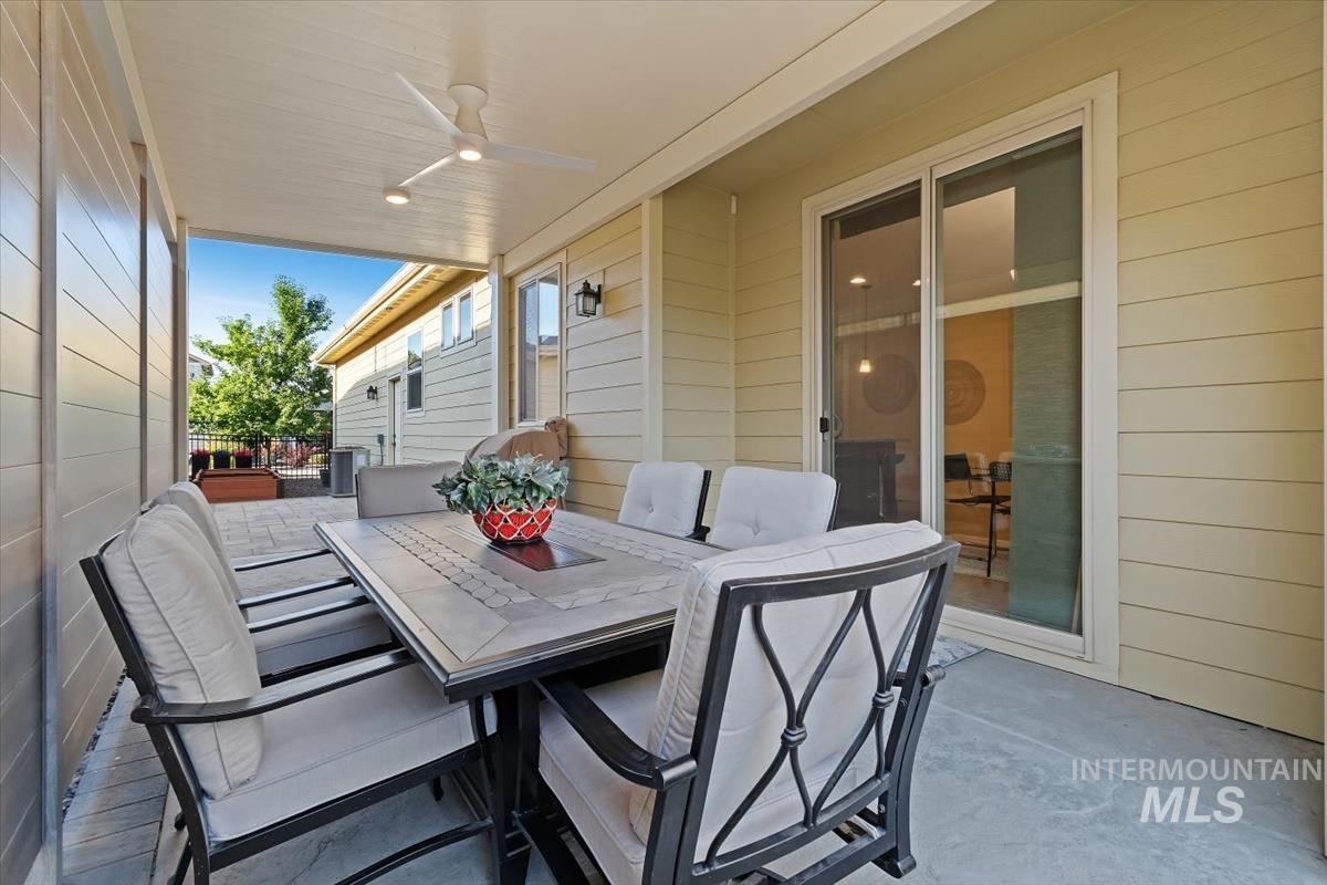 5945 W Beaufort Street, Boise, Idaho 83714, 4 Bedrooms, 2.5 Bathrooms, Residential For Sale, Price $575,000,MLS 98998407