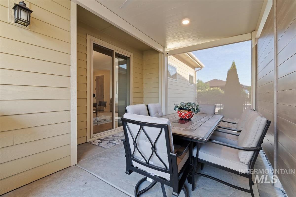 5945 W Beaufort Street, Boise, Idaho 83714, 4 Bedrooms, 2.5 Bathrooms, Residential For Sale, Price $575,000,MLS 98998407