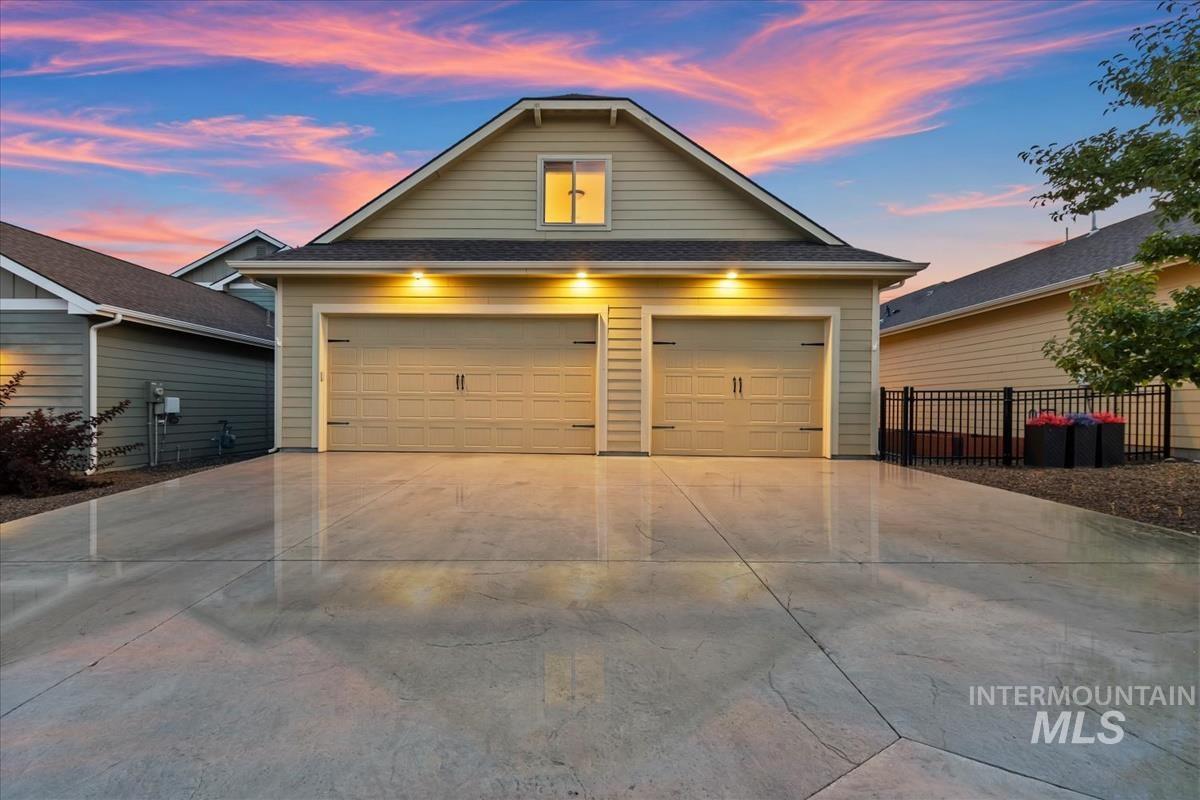 5945 W Beaufort Street, Boise, Idaho 83714, 4 Bedrooms, 2.5 Bathrooms, Residential For Sale, Price $575,000,MLS 98998407
