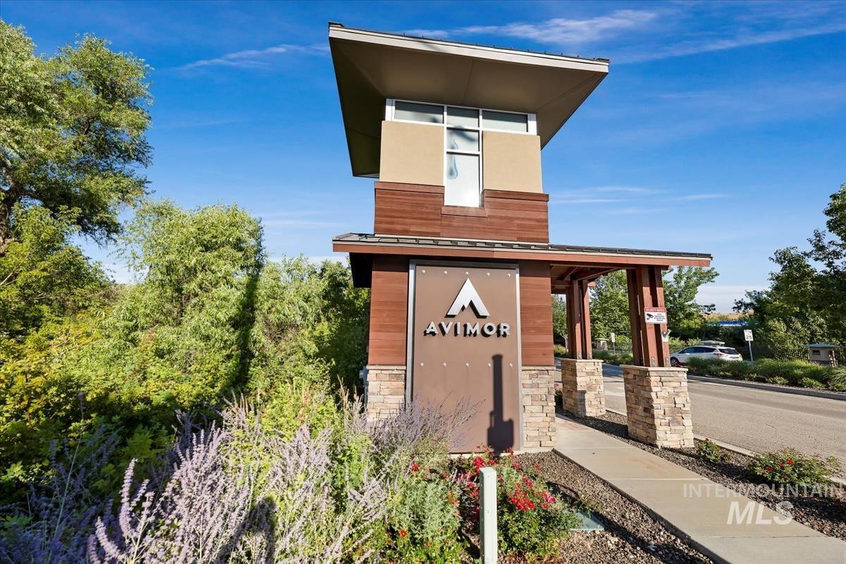 5945 W Beaufort Street, Boise, Idaho 83714, 4 Bedrooms, 2.5 Bathrooms, Residential For Sale, Price $575,000,MLS 98998407