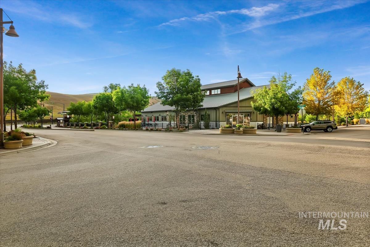 5945 W Beaufort Street, Boise, Idaho 83714, 4 Bedrooms, 2.5 Bathrooms, Residential For Sale, Price $575,000,MLS 98998407