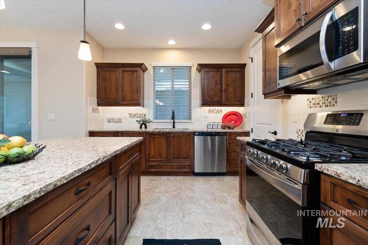 5945 W Beaufort Street, Boise, Idaho 83714, 4 Bedrooms, 2.5 Bathrooms, Residential For Sale, Price $575,000,MLS 98998407