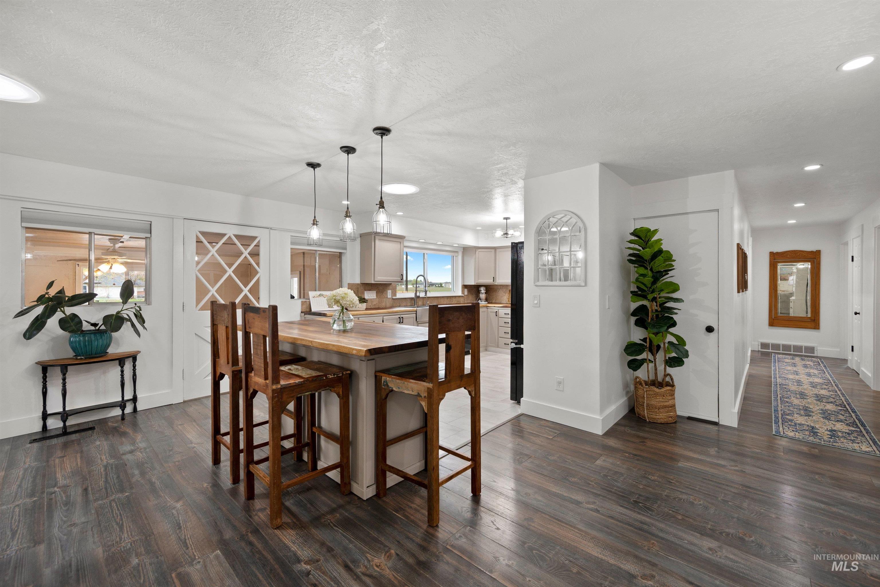 7816 E Victory, Nampa, Idaho 83687, 3 Bedrooms, 2 Bathrooms, Residential Income For Sale, Price $699,900, 98998410