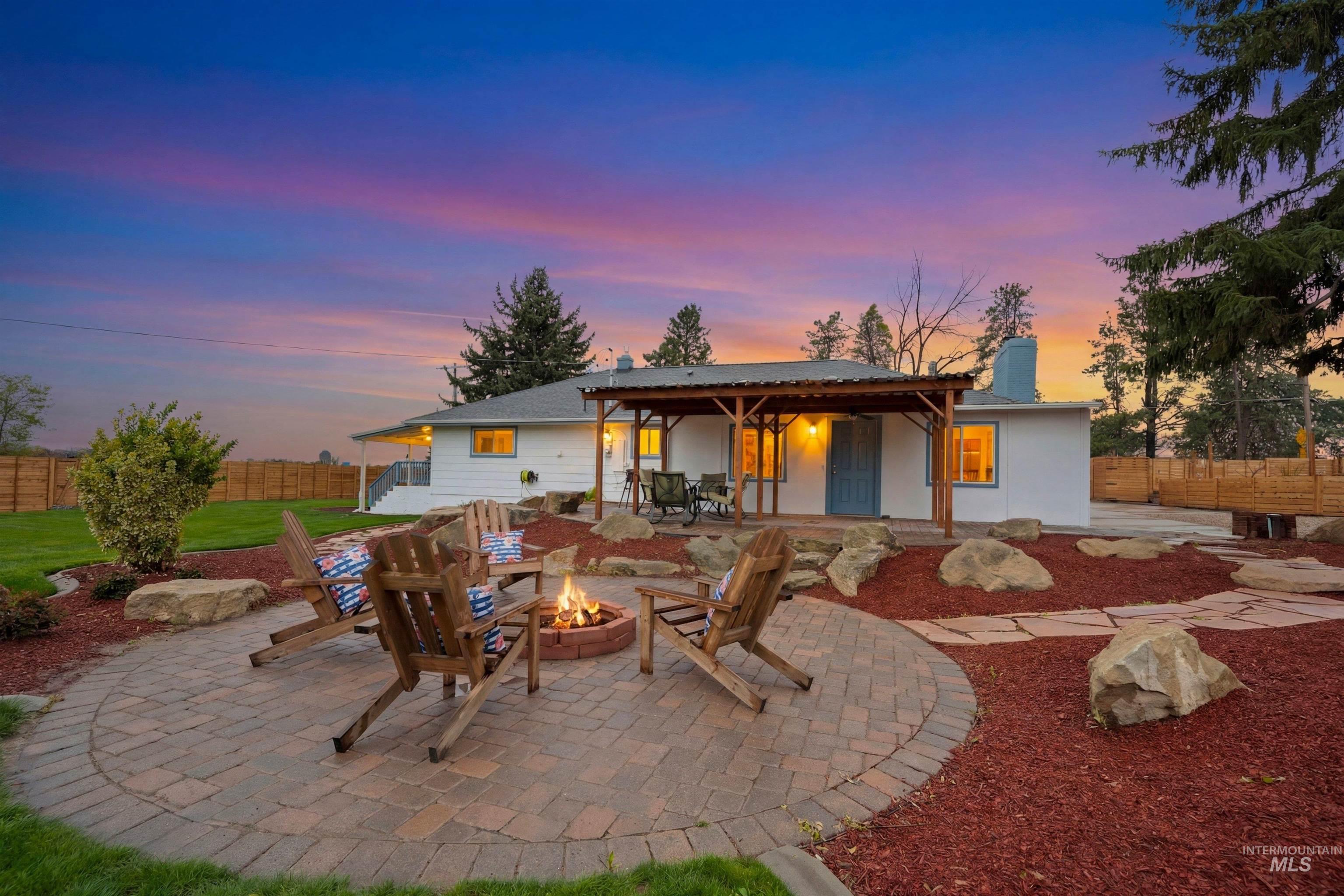 7816 E Victory, Nampa, Idaho 83687, 3 Bedrooms, 2 Bathrooms, Residential Income For Sale, Price $699,900, 98998410