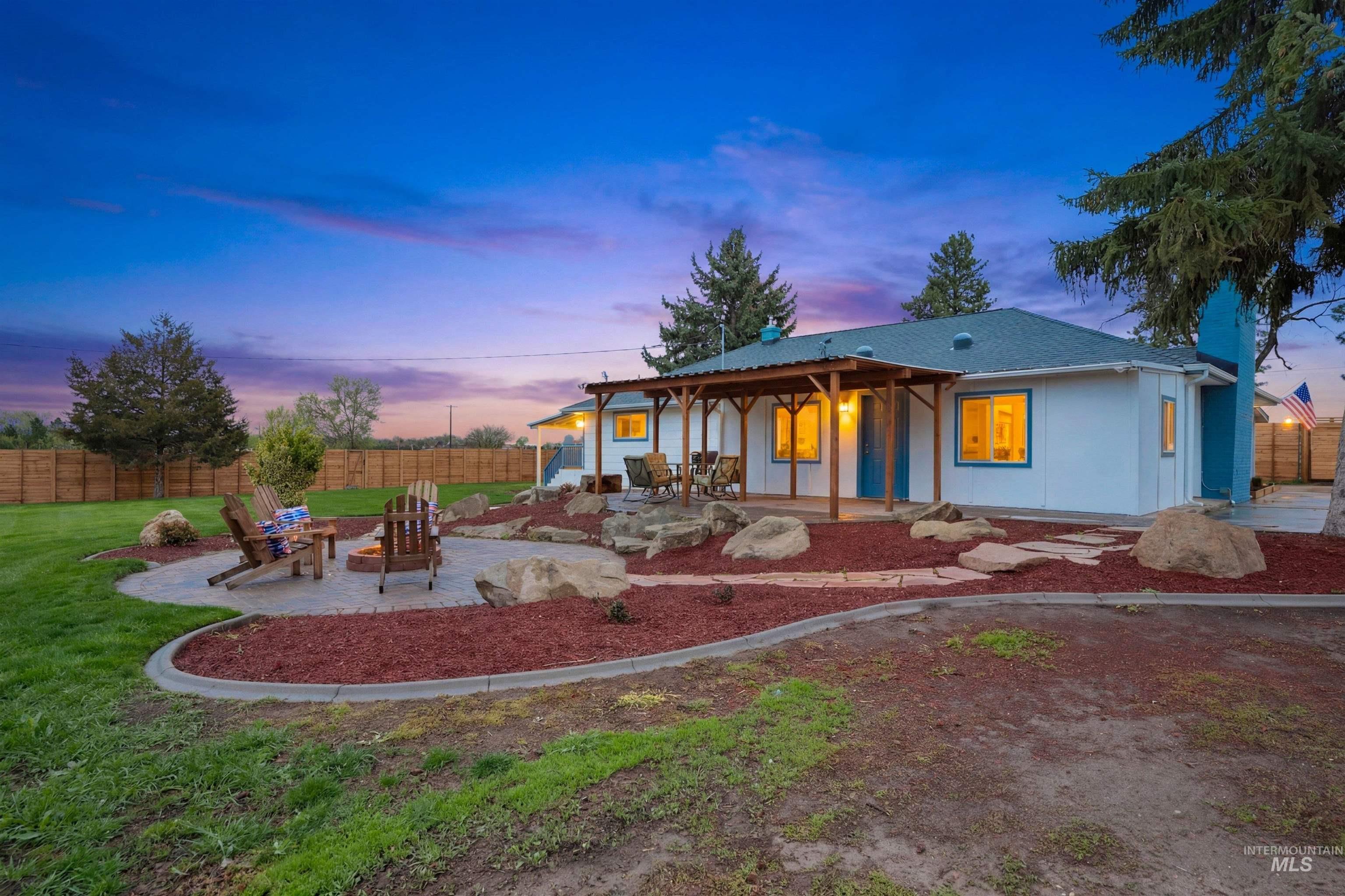 7816 E Victory, Nampa, Idaho 83687, 3 Bedrooms, 2 Bathrooms, Residential Income For Sale, Price $699,900, 98998410