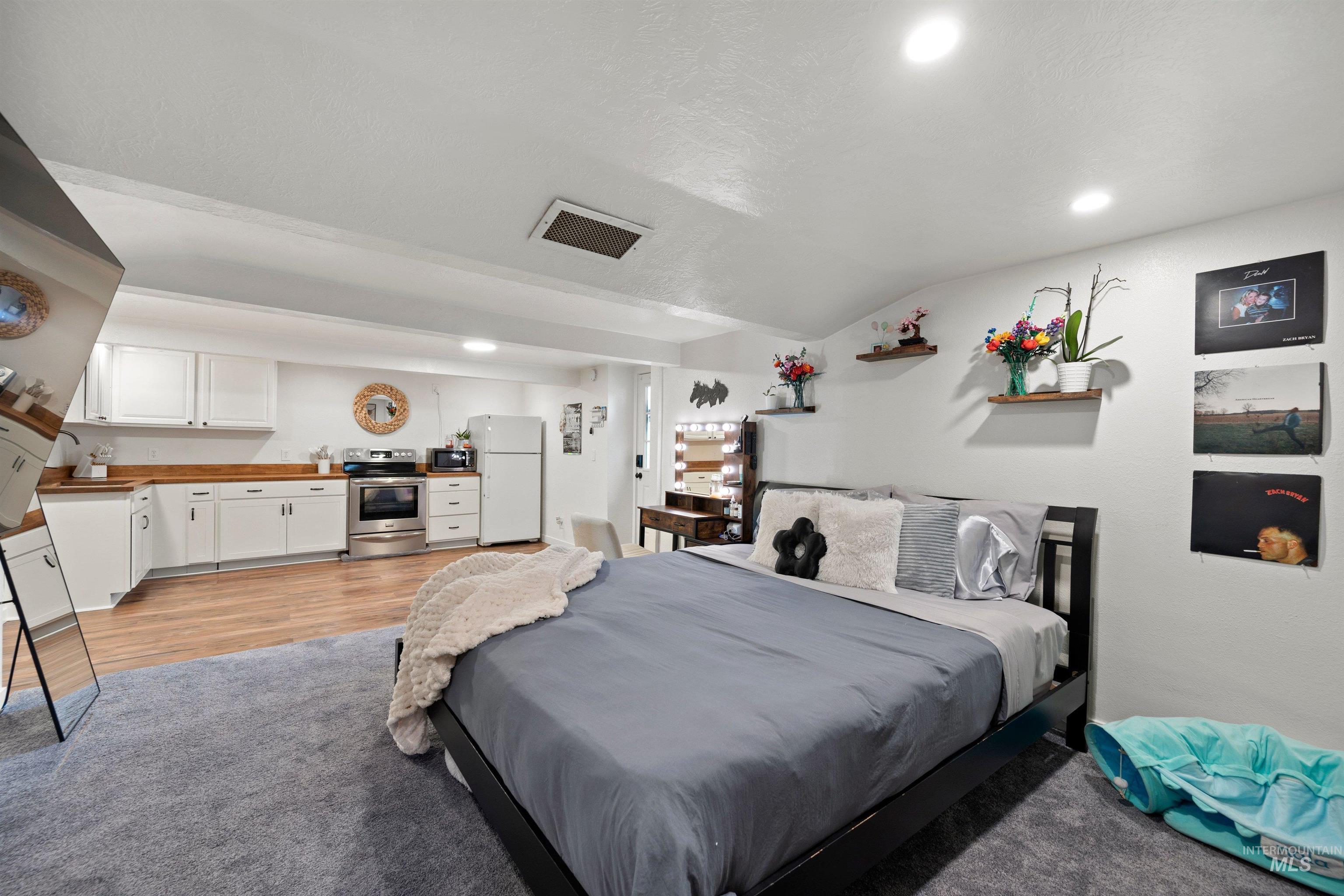 7816 E Victory, Nampa, Idaho 83687, 3 Bedrooms, 2 Bathrooms, Residential Income For Sale, Price $699,900, 98998410