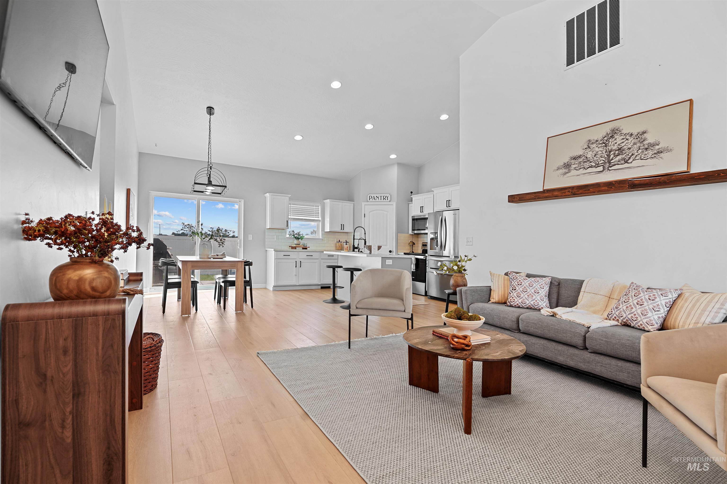 1009 Magnolia St, Burley, Idaho 83318, 3 Bedrooms, 2 Bathrooms, Residential For Sale, Price $315,000, 98998411