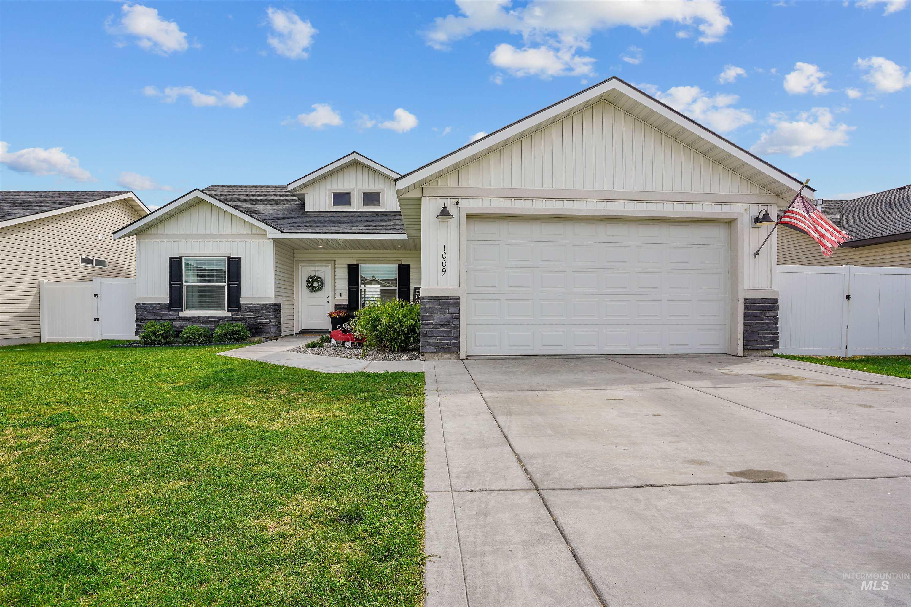 1009 Magnolia St, Burley, Idaho 83318, 3 Bedrooms, 2 Bathrooms, Residential For Sale, Price $315,000, 98998411