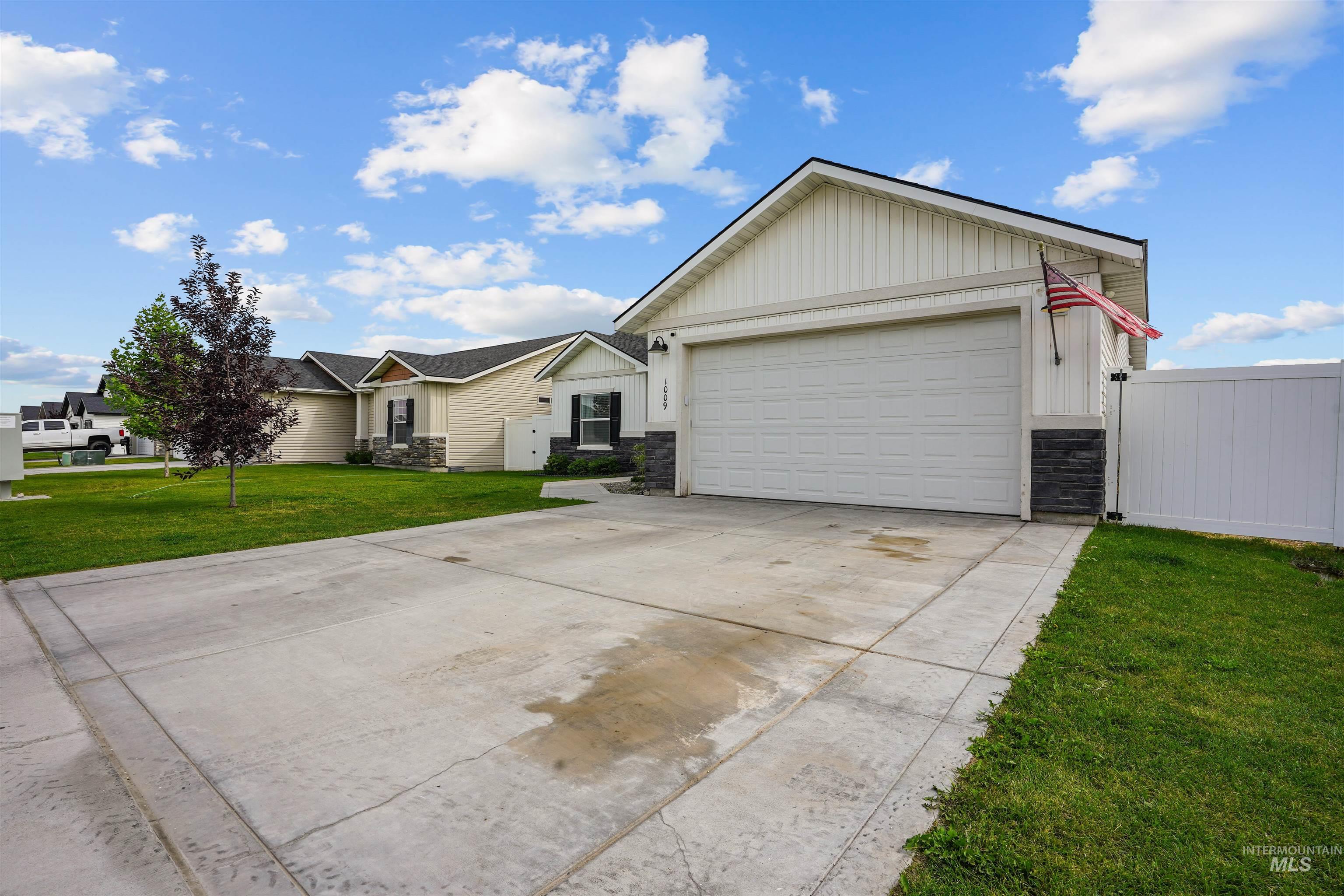 1009 Magnolia St, Burley, Idaho 83318, 3 Bedrooms, 2 Bathrooms, Residential For Sale, Price $315,000, 98998411