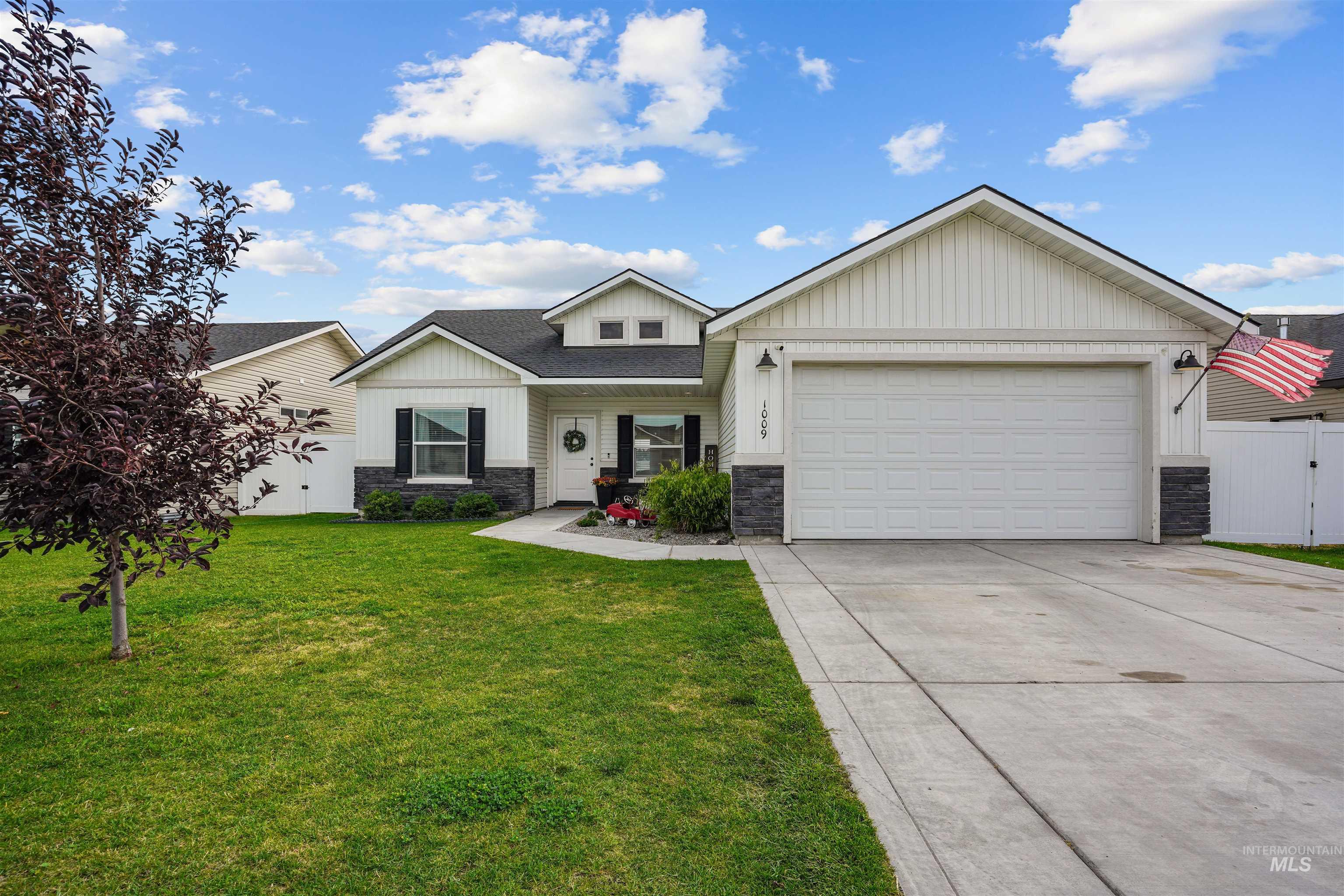 1009 Magnolia St, Burley, Idaho 83318, 3 Bedrooms, 2 Bathrooms, Residential For Sale, Price $315,000, 98998411