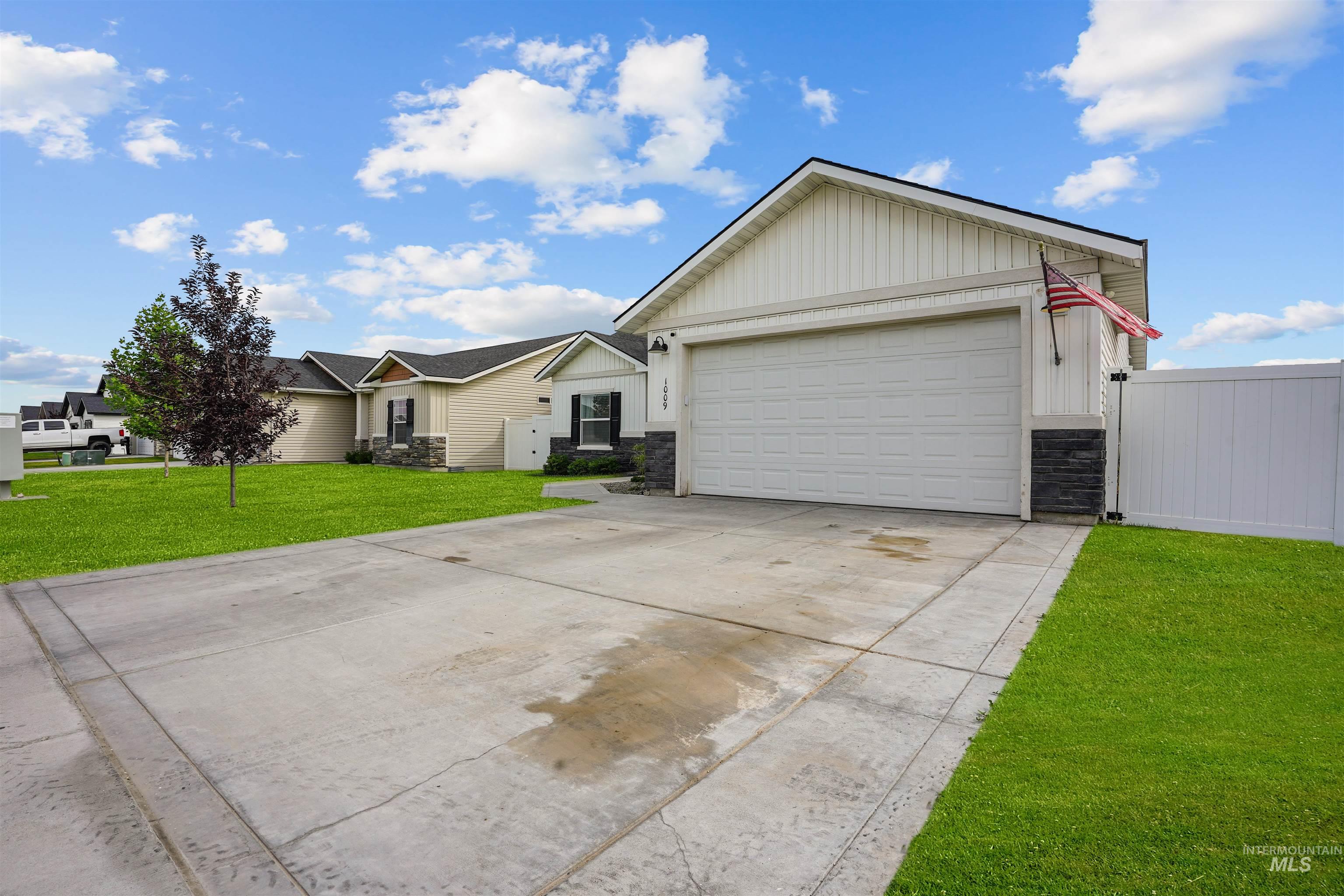 1009 Magnolia St, Burley, Idaho 83318, 3 Bedrooms, 2 Bathrooms, Residential For Sale, Price $315,000, 98998411