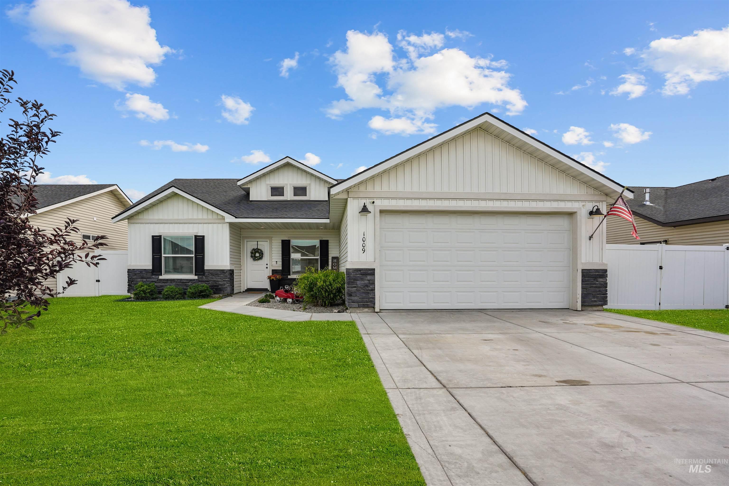 1009 Magnolia St, Burley, Idaho 83318, 3 Bedrooms, 2 Bathrooms, Residential For Sale, Price $315,000, 98998411