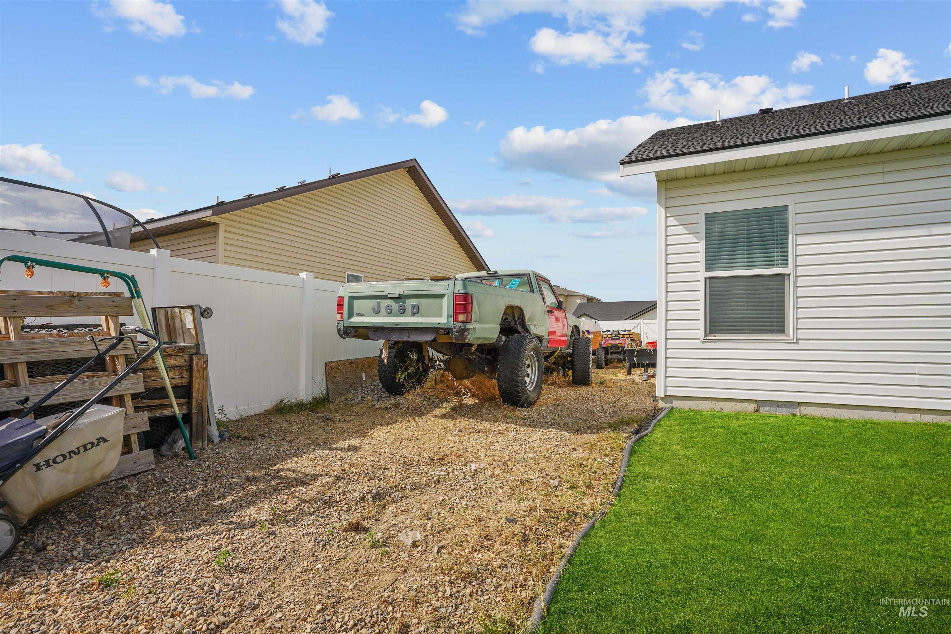 1009 Magnolia St, Burley, Idaho 83318, 3 Bedrooms, 2 Bathrooms, Residential For Sale, Price $315,000, 98998411