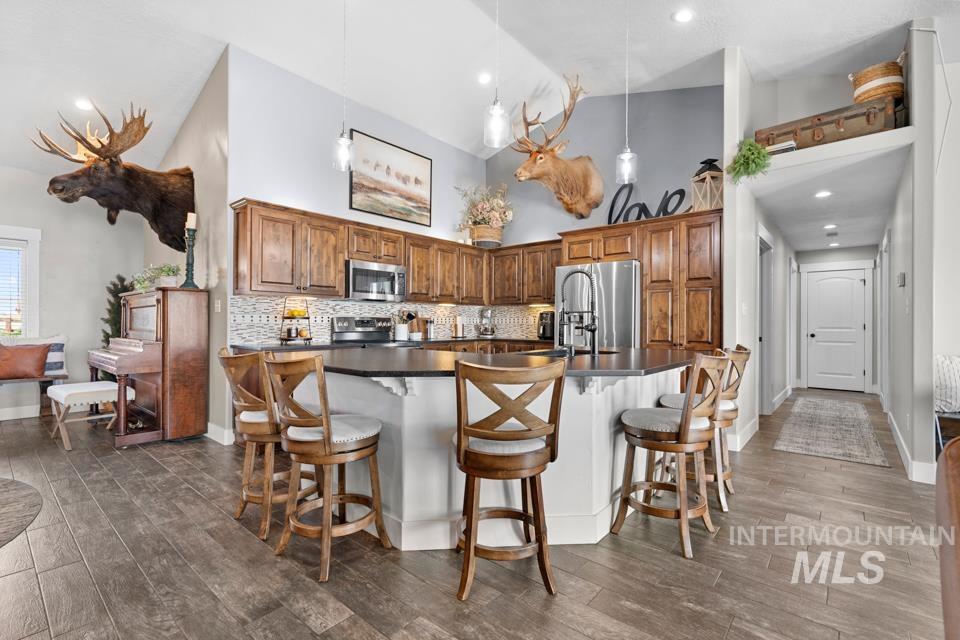 3820 Dundee Dr., New Plymouth, Idaho 83655, 5 Bedrooms, 3 Bathrooms, Residential For Sale, Price $1,300,000,MLS 98998413