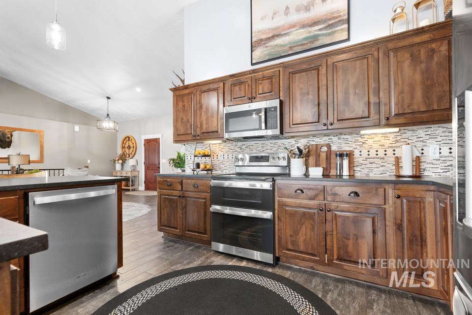 3820 Dundee Dr., New Plymouth, Idaho 83655, 5 Bedrooms, 3 Bathrooms, Residential For Sale, Price $1,300,000,MLS 98998413