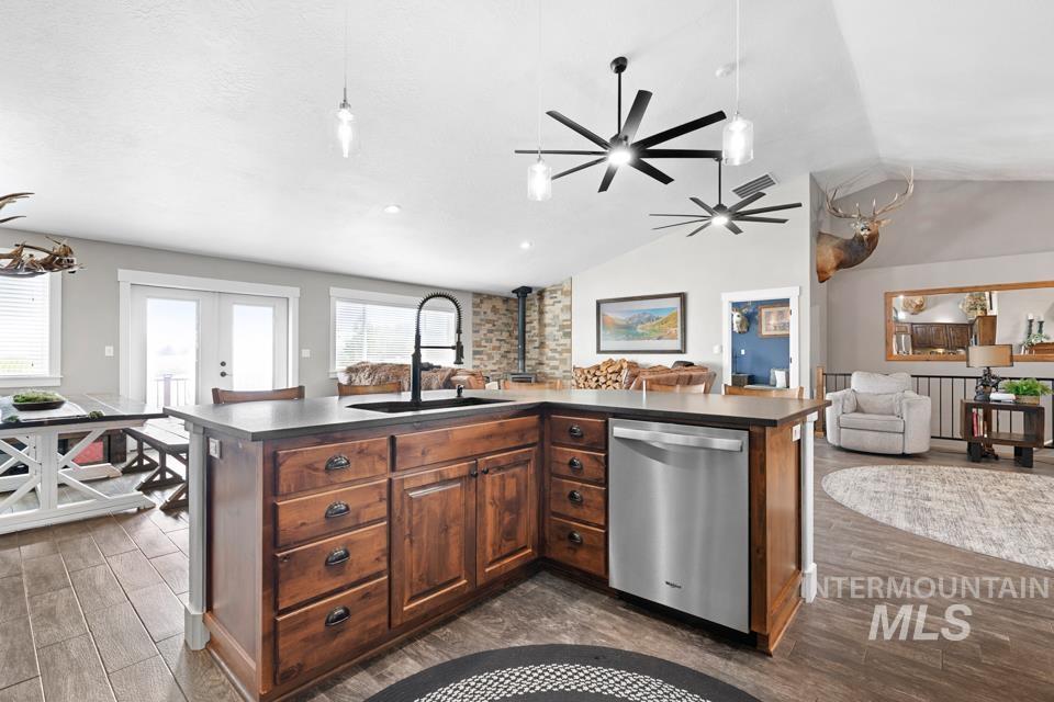 3820 Dundee Dr., New Plymouth, Idaho 83655, 5 Bedrooms, 3 Bathrooms, Residential For Sale, Price $1,300,000,MLS 98998413