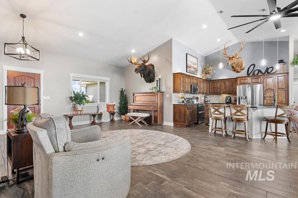 3820 Dundee Dr., New Plymouth, Idaho 83655, 5 Bedrooms, 3 Bathrooms, Residential For Sale, Price $1,300,000,MLS 98998413