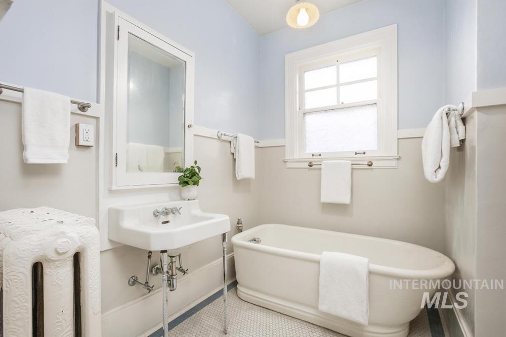 121 W Main St, Boise, Idaho 83702, 5 Bedrooms, 3.5 Bathrooms, Residential For Sale, Price $1,980,000,MLS 98998414