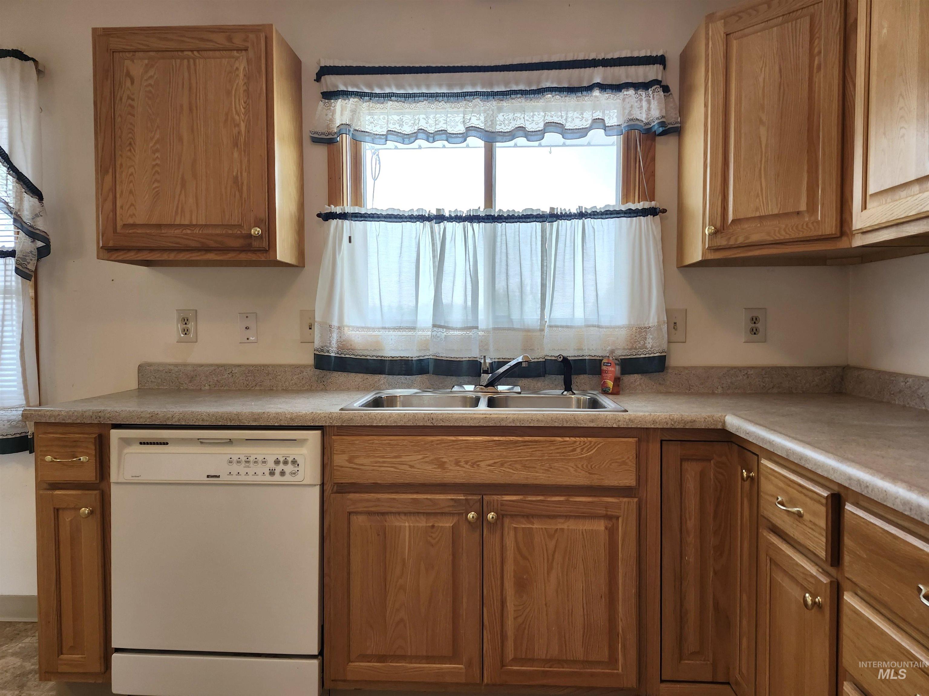 220 Cedar Street, Potlatch, Idaho 83855, 3 Bedrooms, 1 Bathroom, Residential For Sale, Price $449,000, 98998421