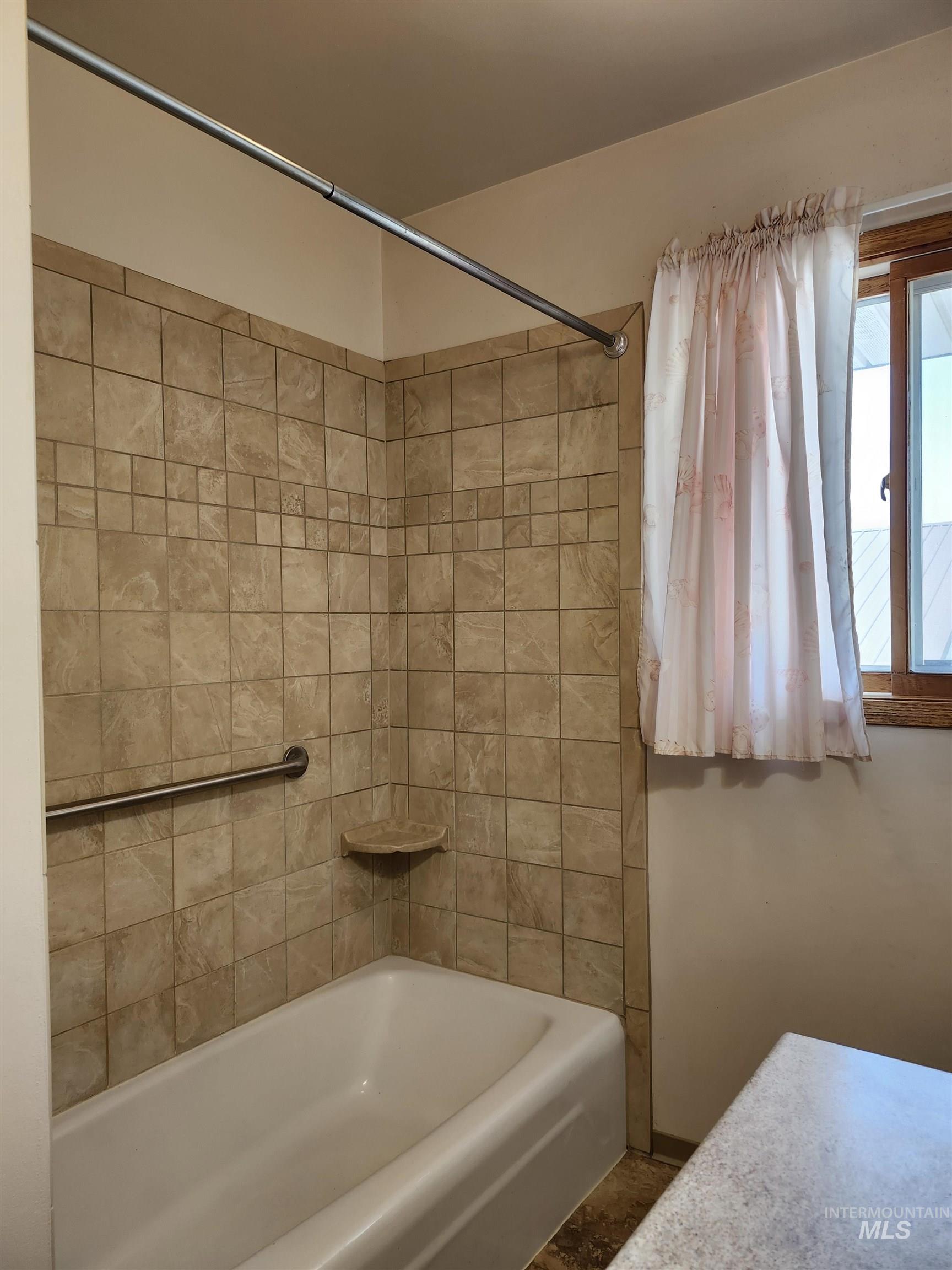 220 Cedar Street, Potlatch, Idaho 83855, 3 Bedrooms, 1 Bathroom, Residential For Sale, Price $449,000, 98998421